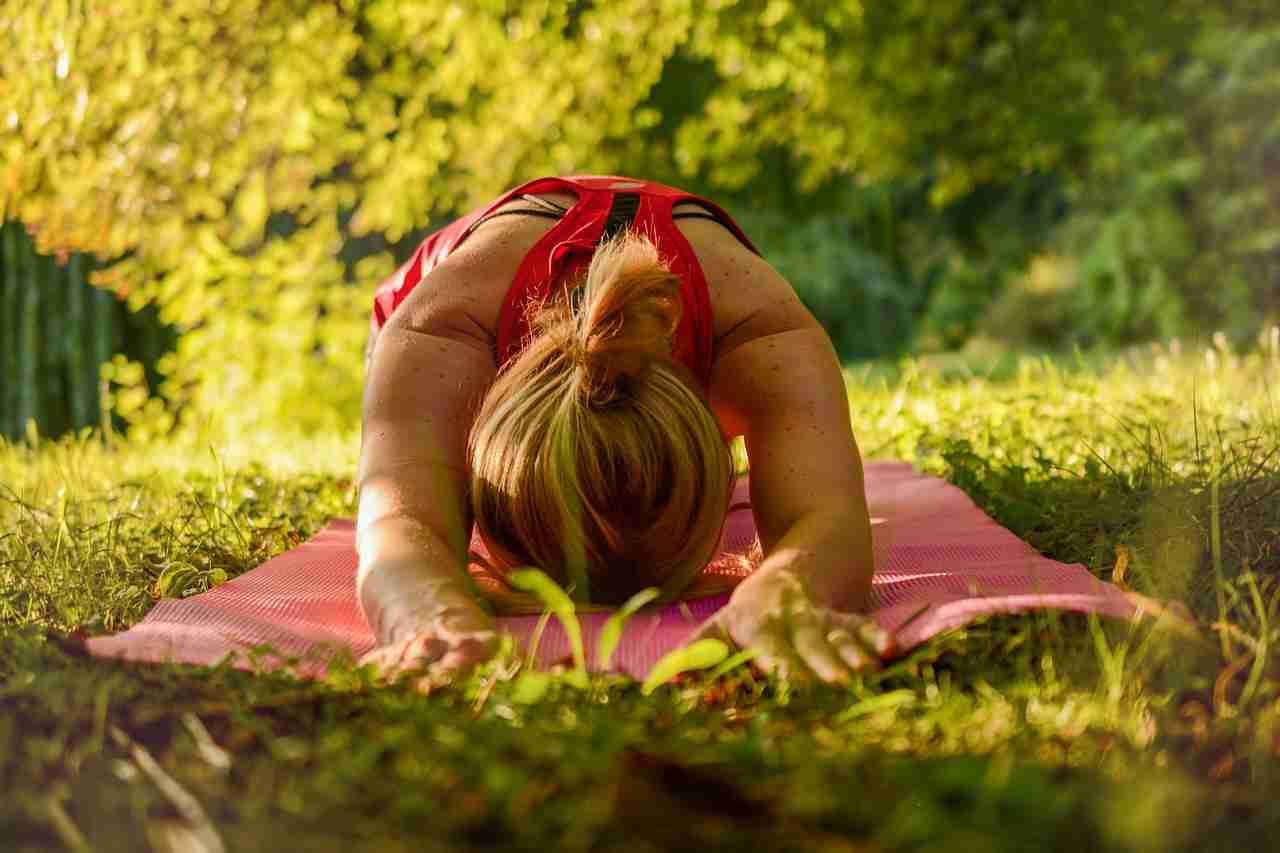 Durante la pratica delle posture, non dimenticare mai di respirare in modo profondo e corretto.