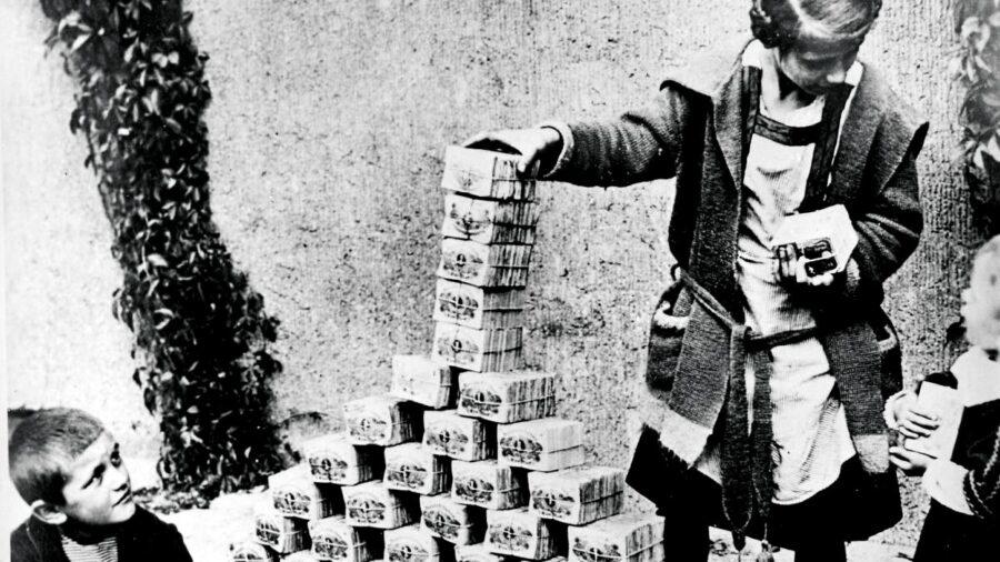 L'inflazione spinse a far perdere al denaro il suo valore, tanto che si poteva usare per giocare. 