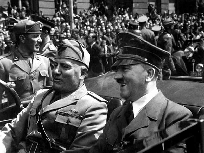 Hitler e Mussolini, i maggiori criminali europei del Novecento