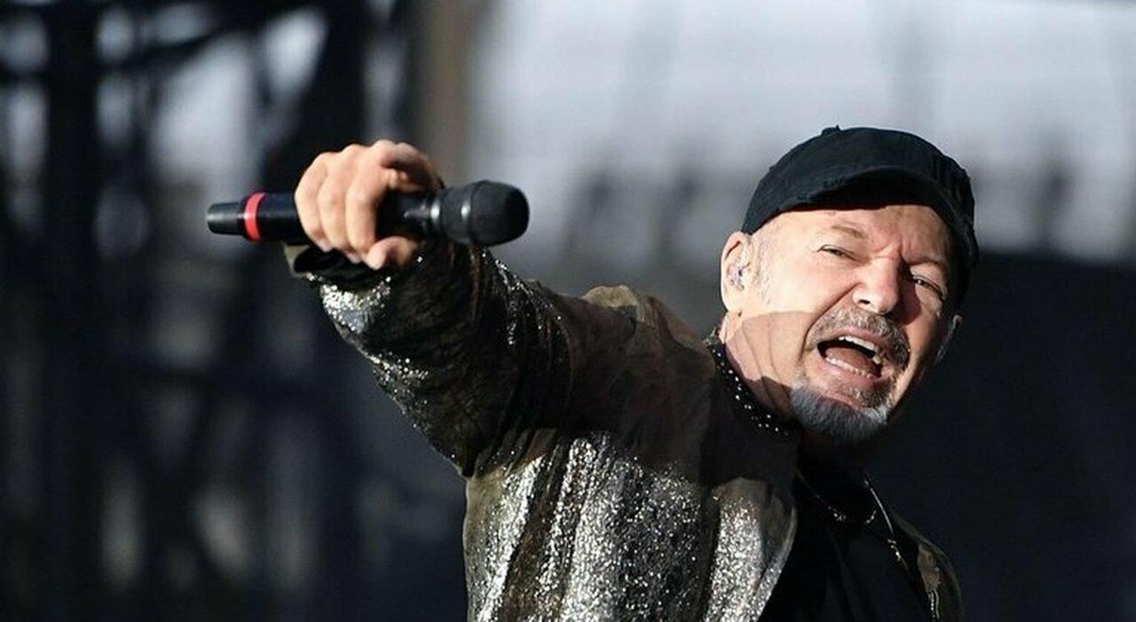 Tanti brani del rocker più famoso d'Italia sono suonabili con la chitarra.