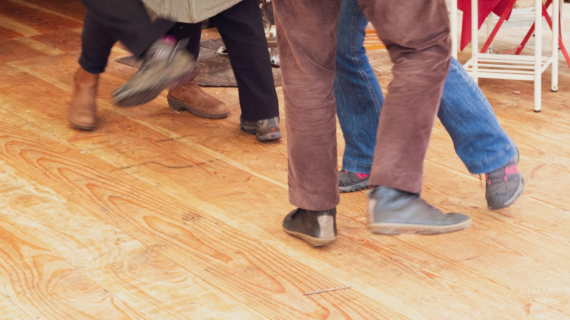 il ballo di gruppo contribuisce a sentirsi meglio