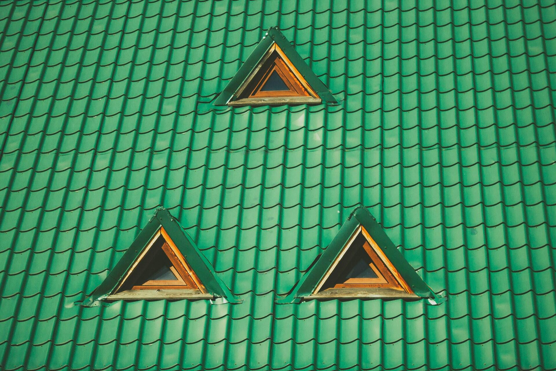 Tre triangoli che rimandano al teorema di Talete.