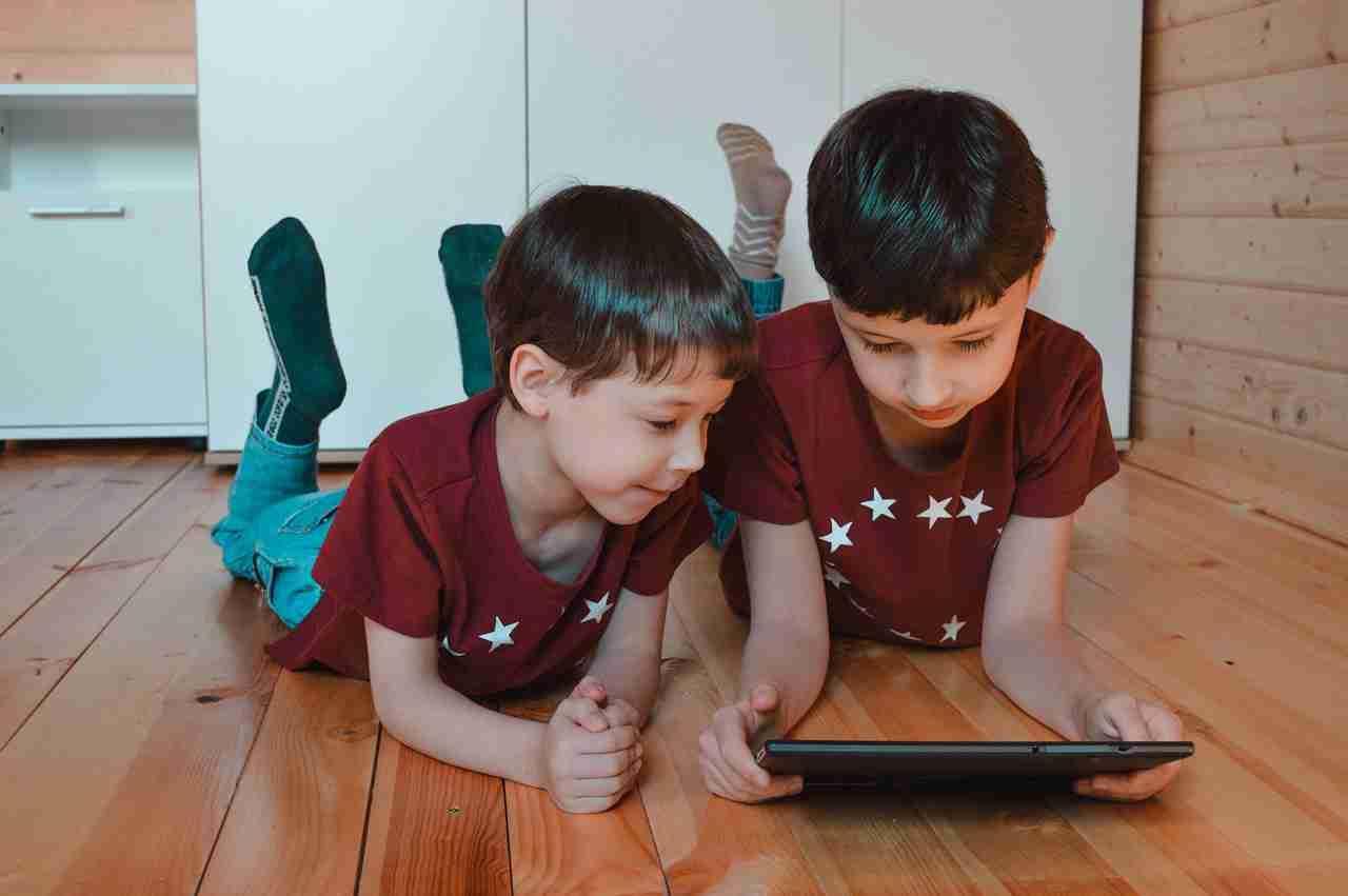 Tuttavia, è saggio porre loro dei limiti nell'utilizzo delle strumentazioni tecnonlogiche.