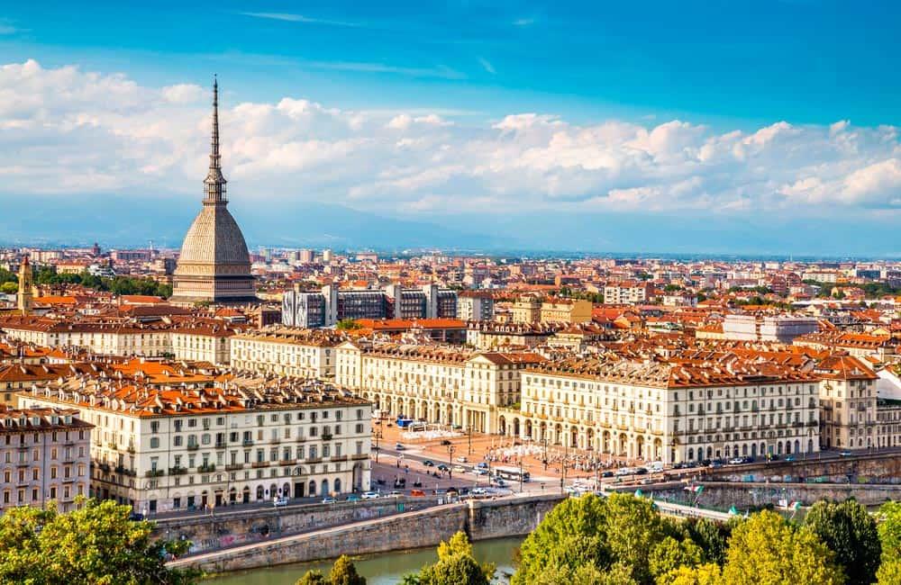 Tra piscine comunali, scuole nuoto e associazioni sportive, Torino ha una grande offerta di corsi di nuoto, inclusi gli insegnanti di Superprof che offrono lezioni private.