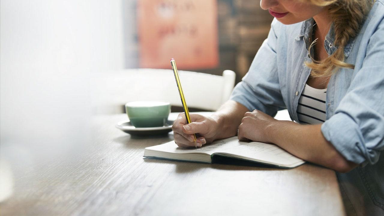 I versi di una canzone sono al centro dell'armonia e del significato di un brano musicale.