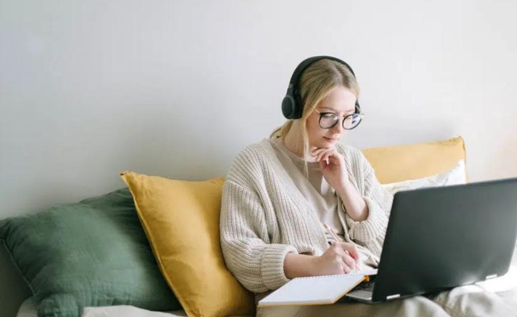 Crea le migliori condizioni per studiare il solfeggio e la teoria musicale.