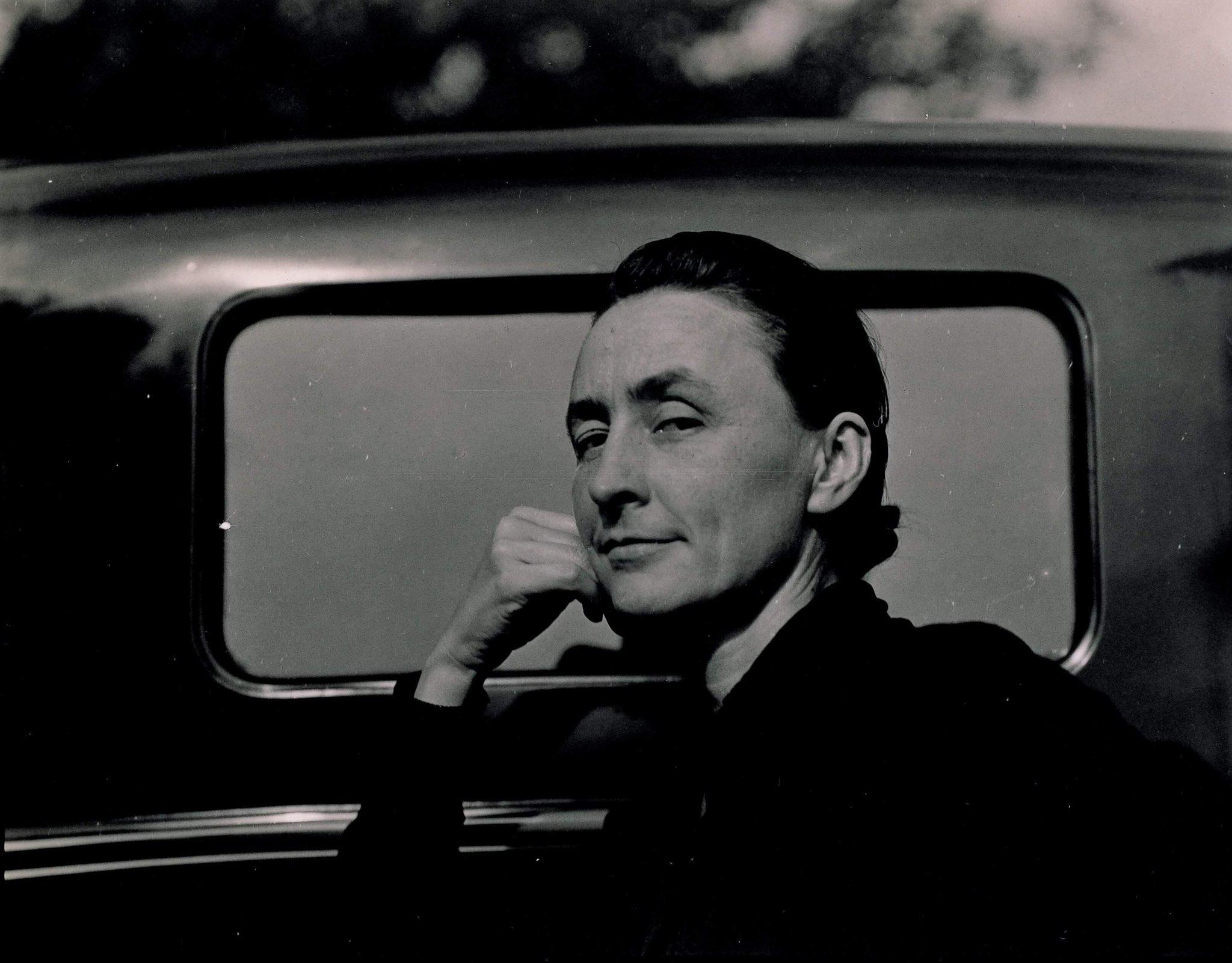 Georgia O'Keeffe era un'artista iconica. 