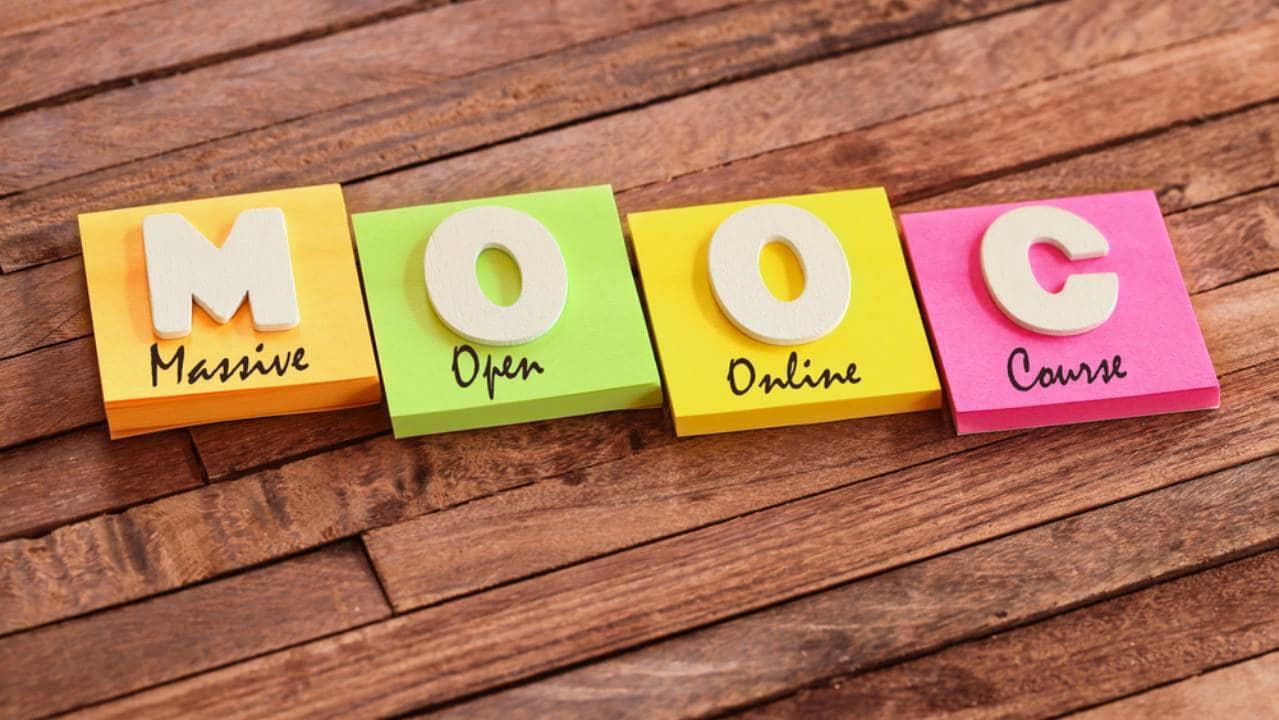 Uno degli strumenti per prepararsi al Tolc sono i Mooc, corsi online aperti a tutti, con sessioni di domanda e risposta.