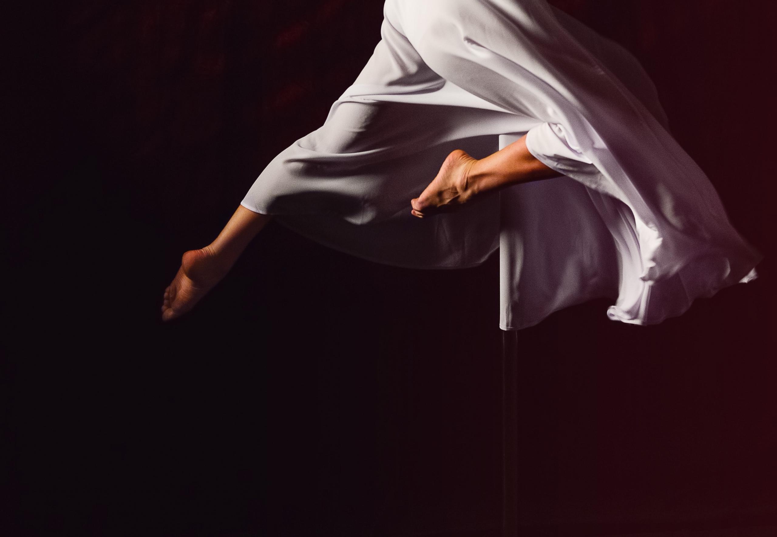 Se vuoi migliorare nella pole dance devi allenarti a casa con la tua sbarra!