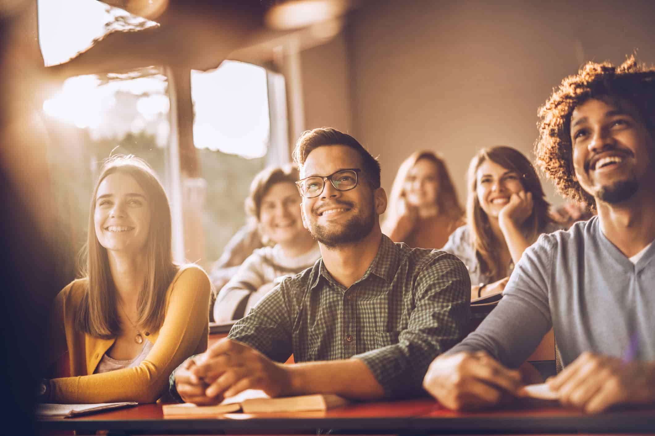 Per uno studente fuori sede è importante trovare casa, conoscere le agevolazioni che gli spettano per legge, imparare a gestire la casa e se vuole essere indipendente o avere un guadagno extra, trovare un lavoro adatto agli studi come dare ripetizioni e lezioni private.