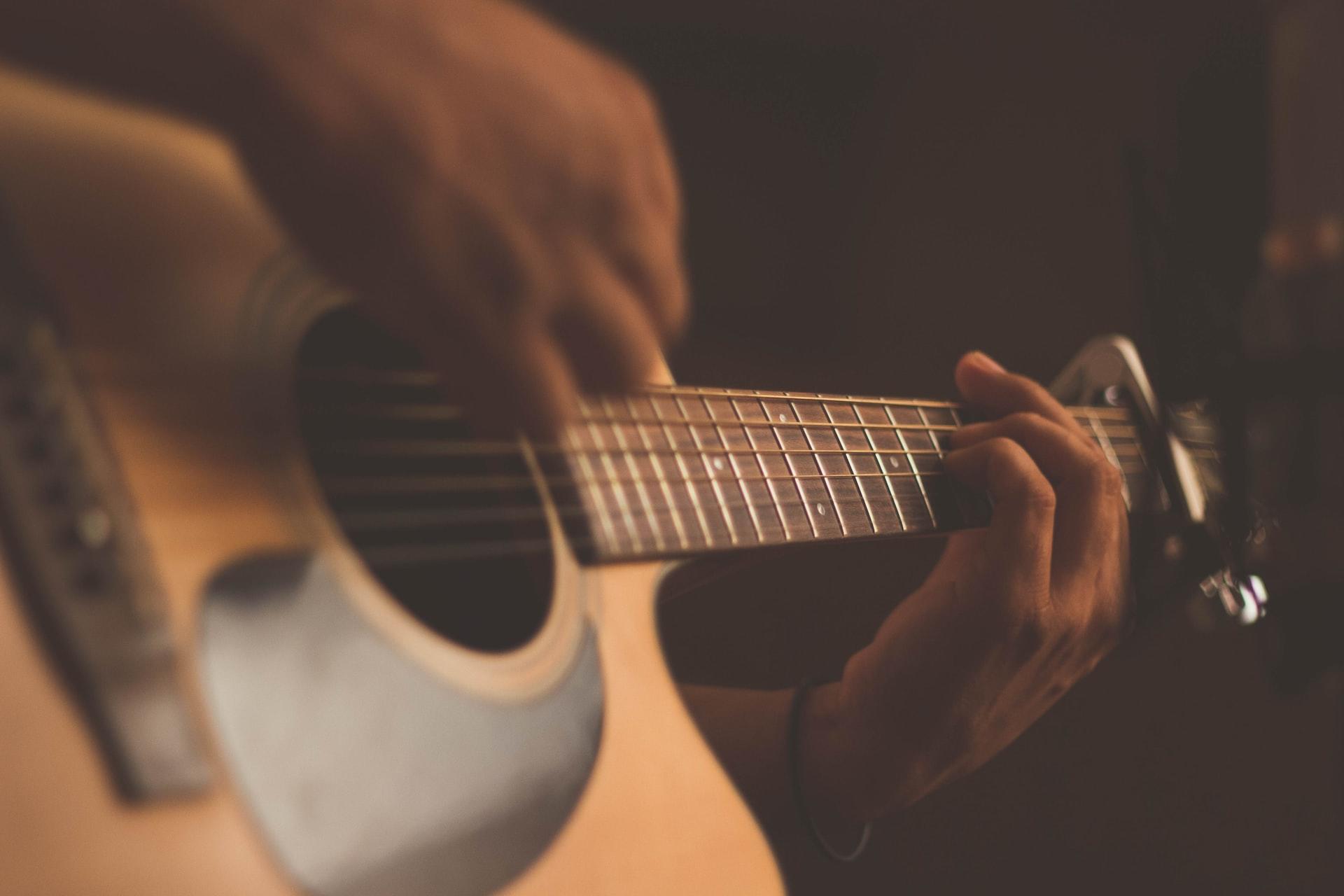 chitarra canto popolare