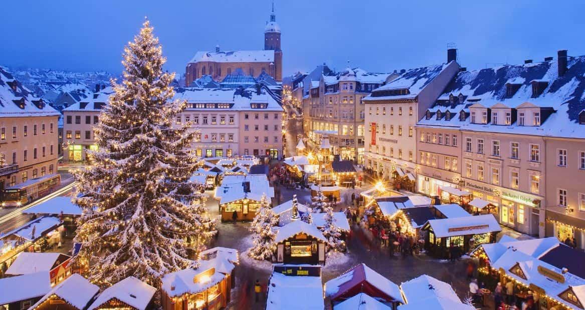 Se molte canzoni di natale in tedesco sono state tradotte in inglese, alcuni canti natalizi in lingua tedesca derivano dal latino.