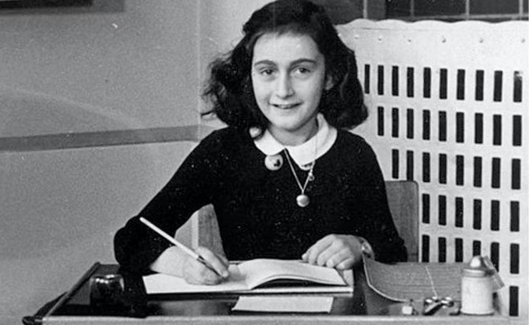 Anna Frank fuggì dalla Germania nazista rifugiandosi ad Amsterdam, ma questo non la salvò dalla persecuzione.