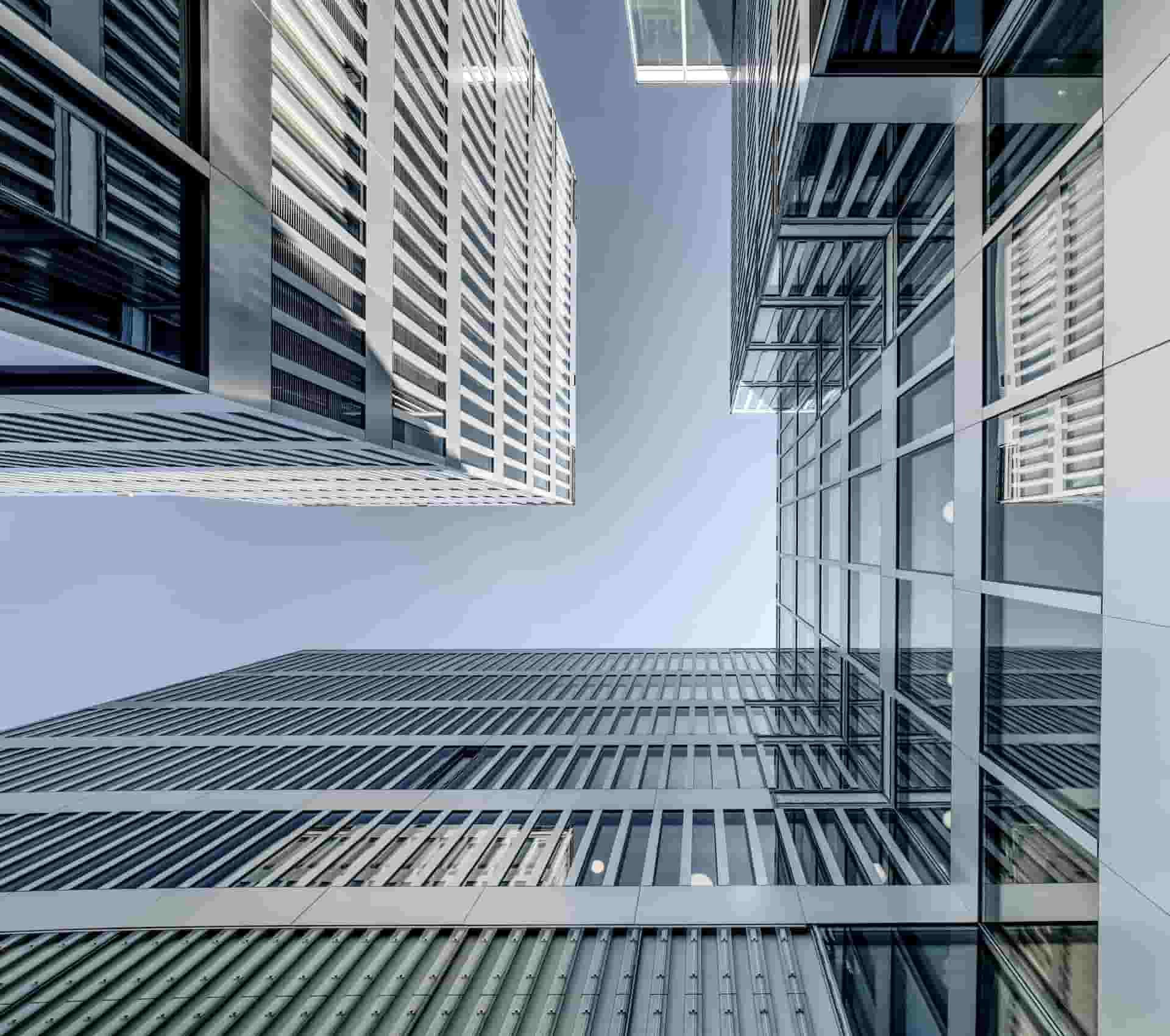 Le figure geometriche piane sono figure bidimensionali che hanno