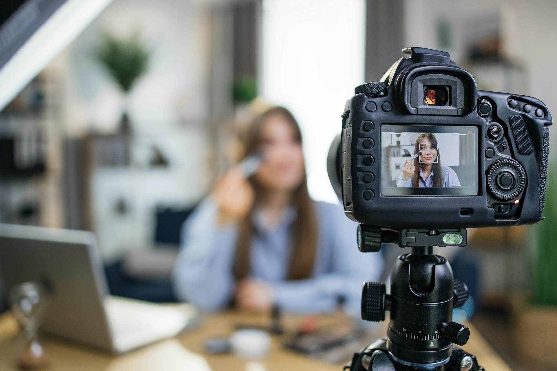 Sogni di diventare una guru del make up sui social? 