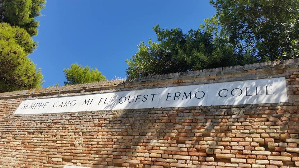 La poesia più celebre di Leopardi è l'Infinito.