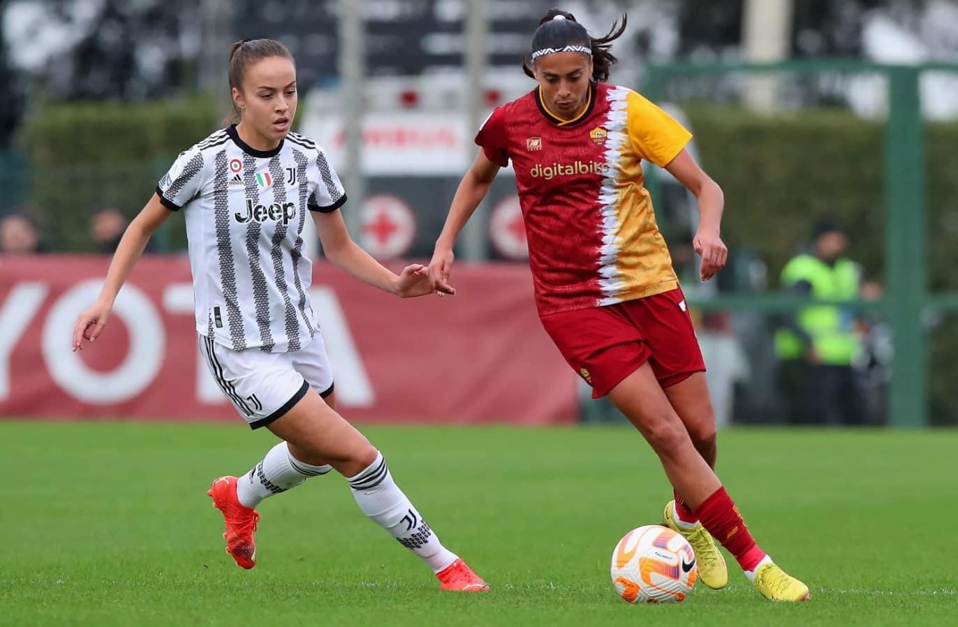 Il calcio professionistico femminile è quello della Serie A.