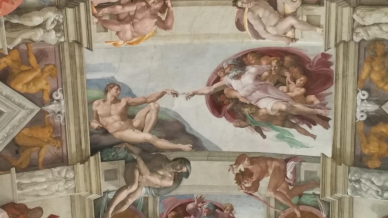 La Cappella Sistina ospita alcune degli affreschi più importanti della storia.