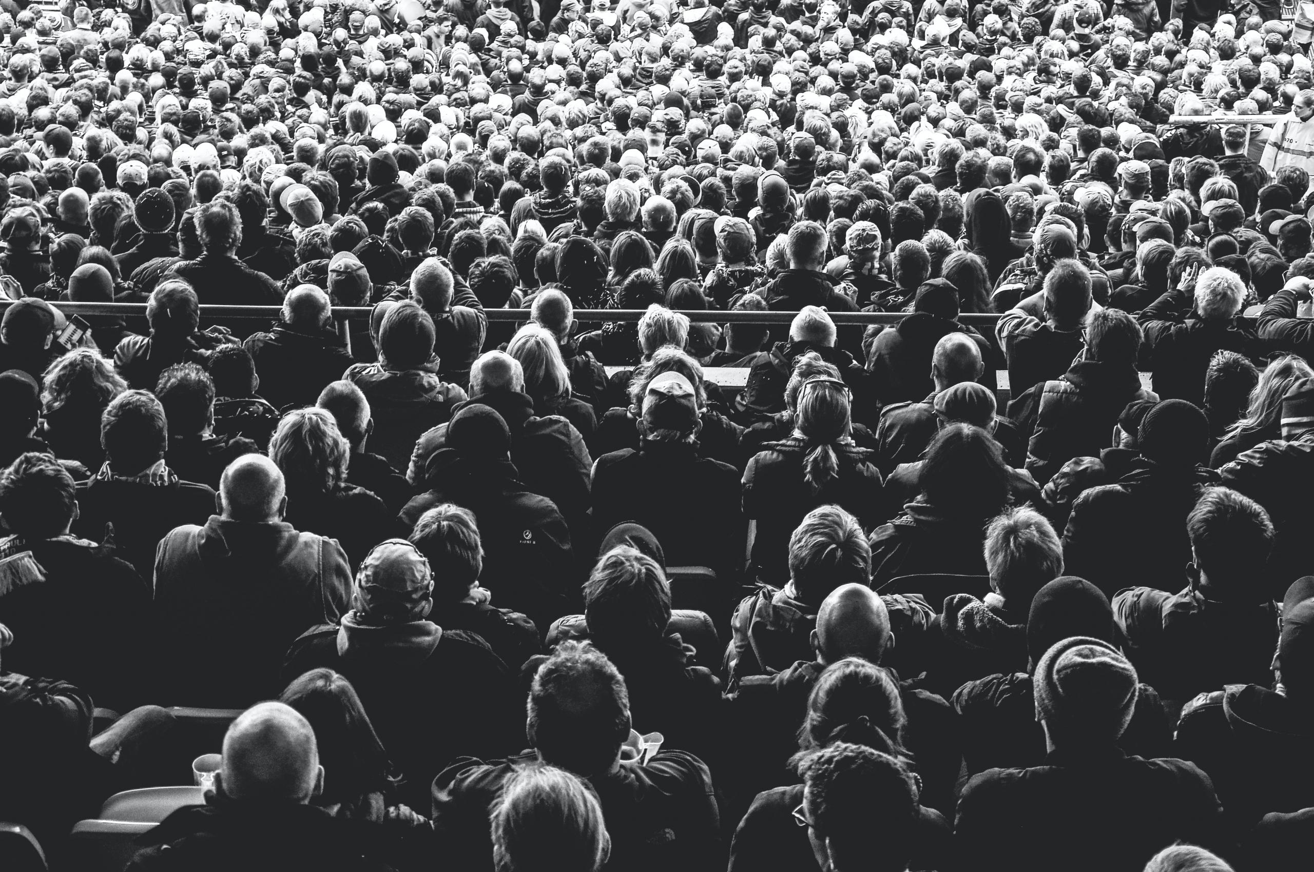 Quali sono i modi per conquistare il pubblico durante un discorso?