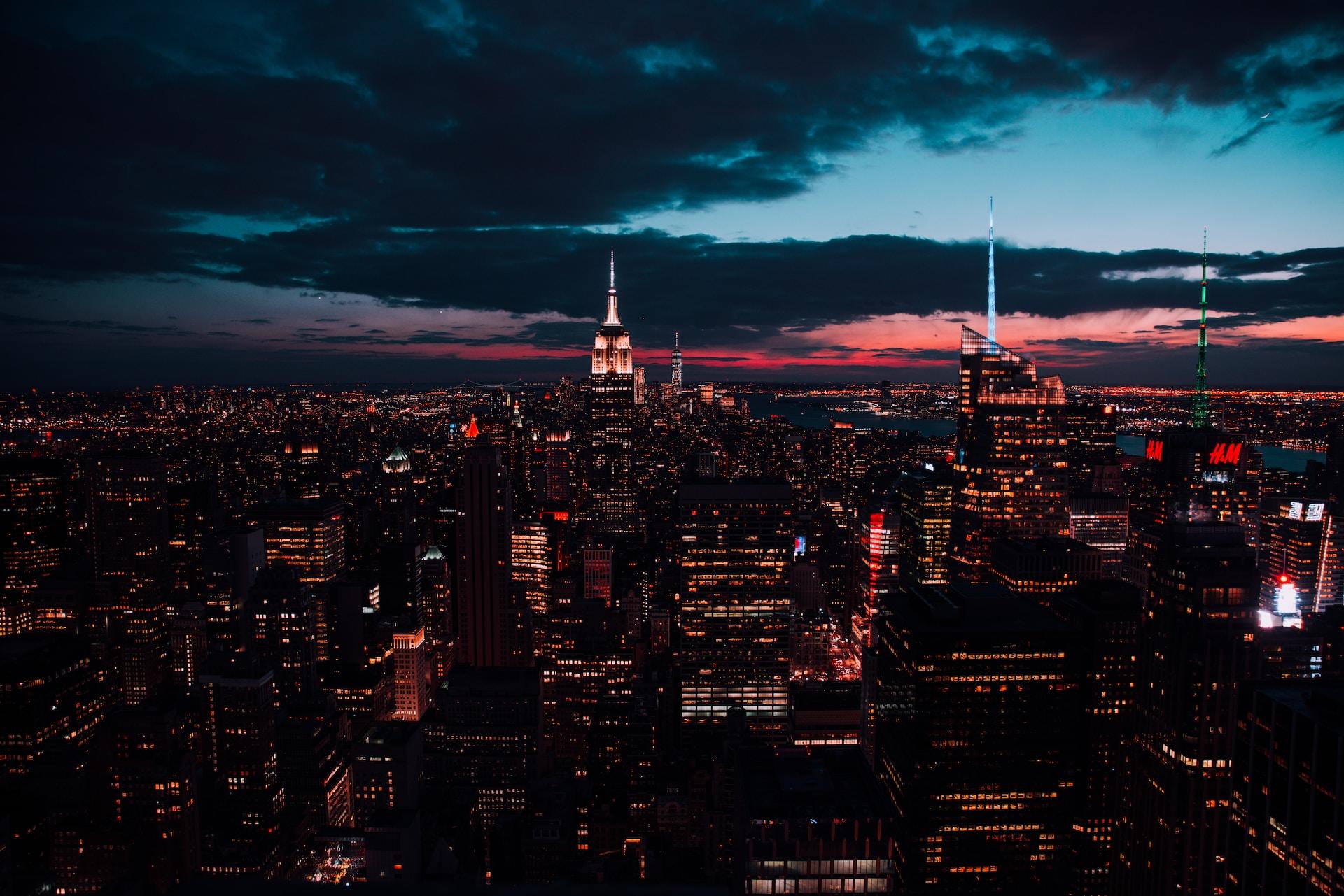 New York vista dall'alto di notte
