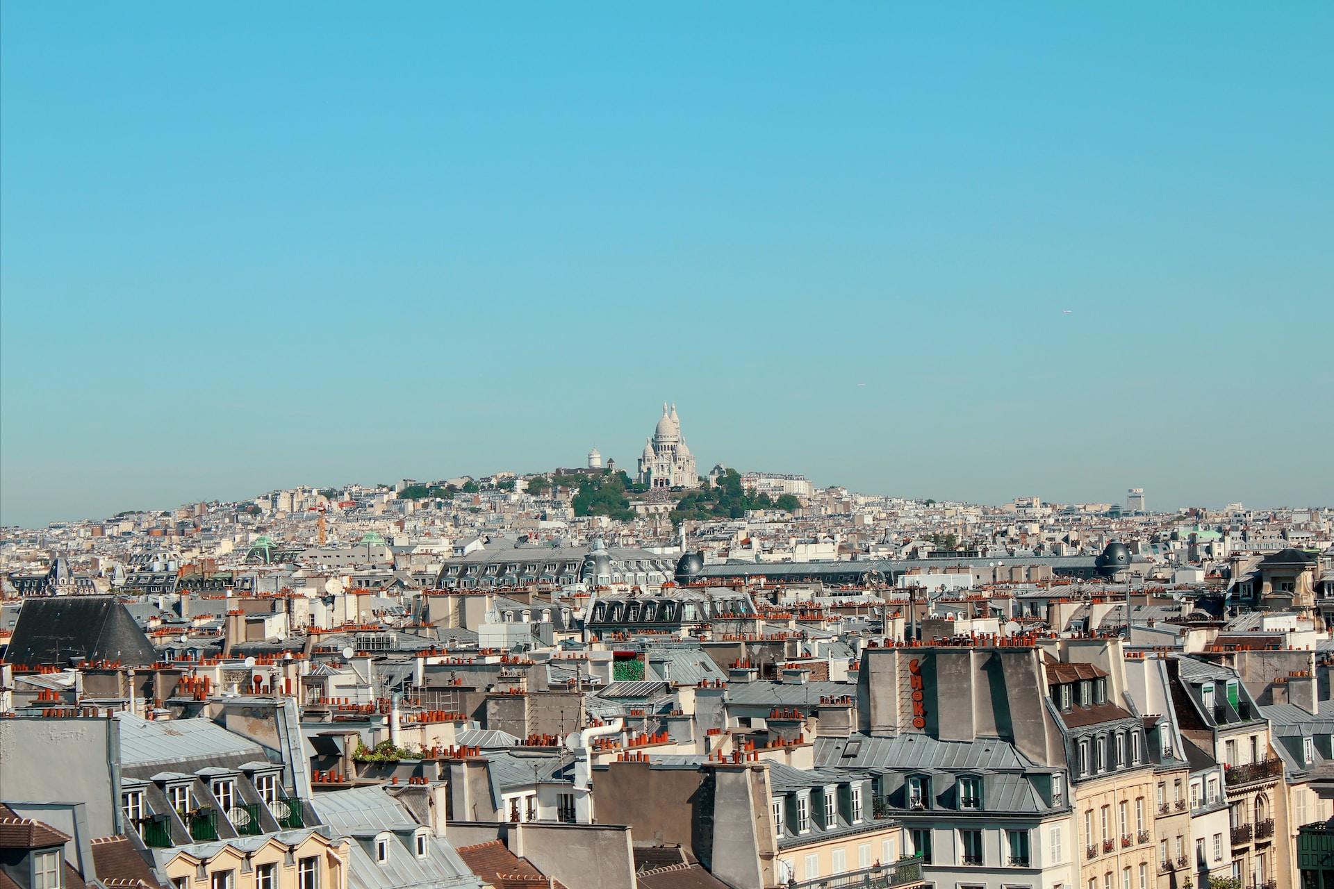 Vista sulla Basilica del Sacro Cuore a Parigi
