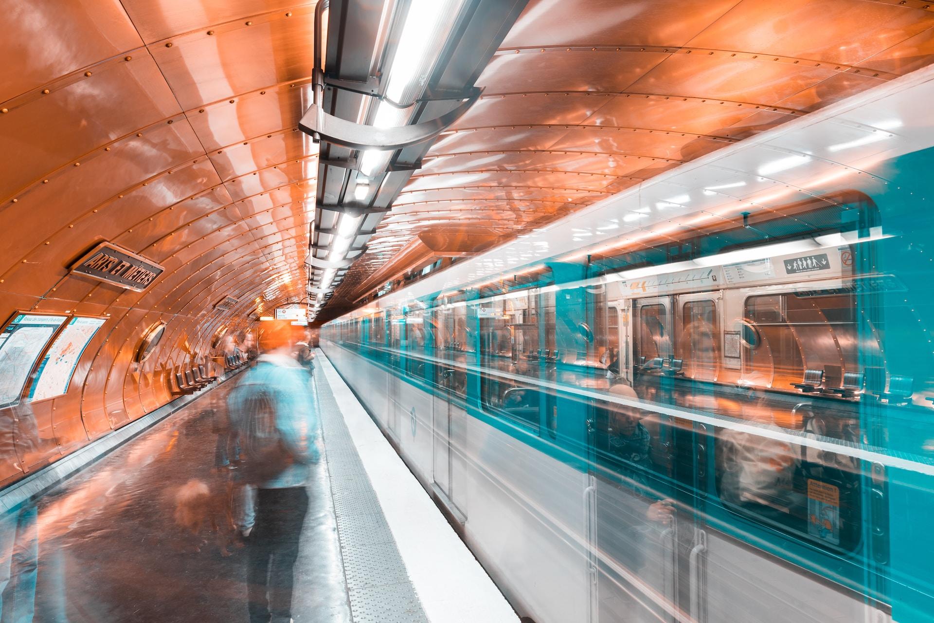 Metro Parigi effetto psichedelico