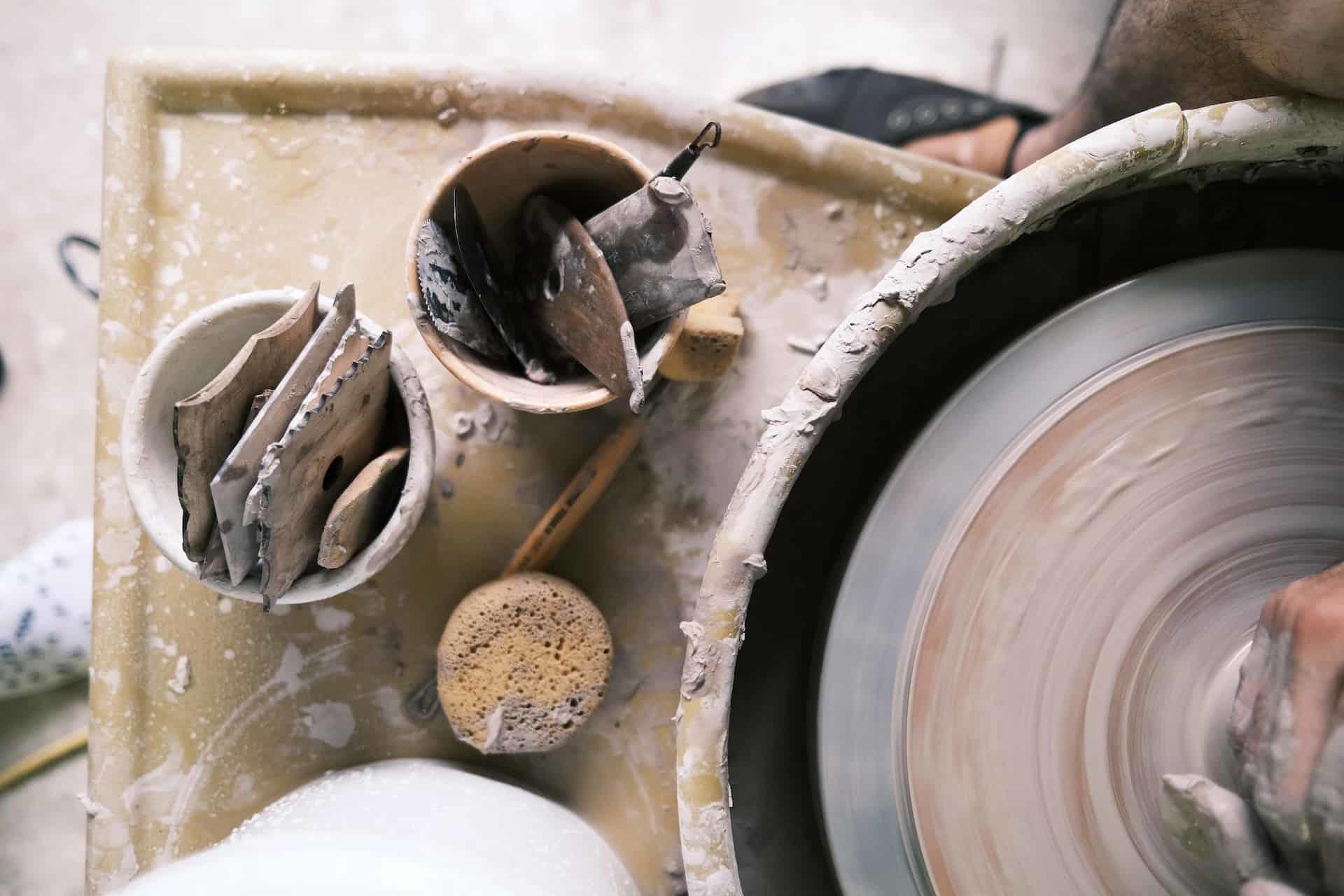 In un corso di ceramica a Milano trovi l'unione tra design, arte e artigianato.