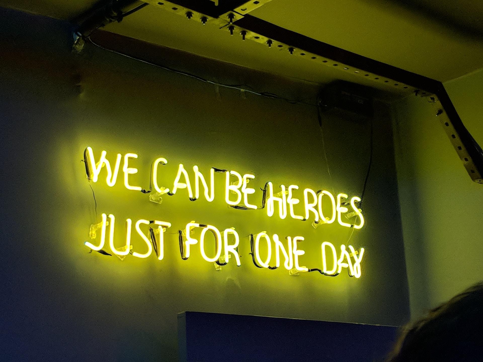 Scritta neon We can be heroes just for one day