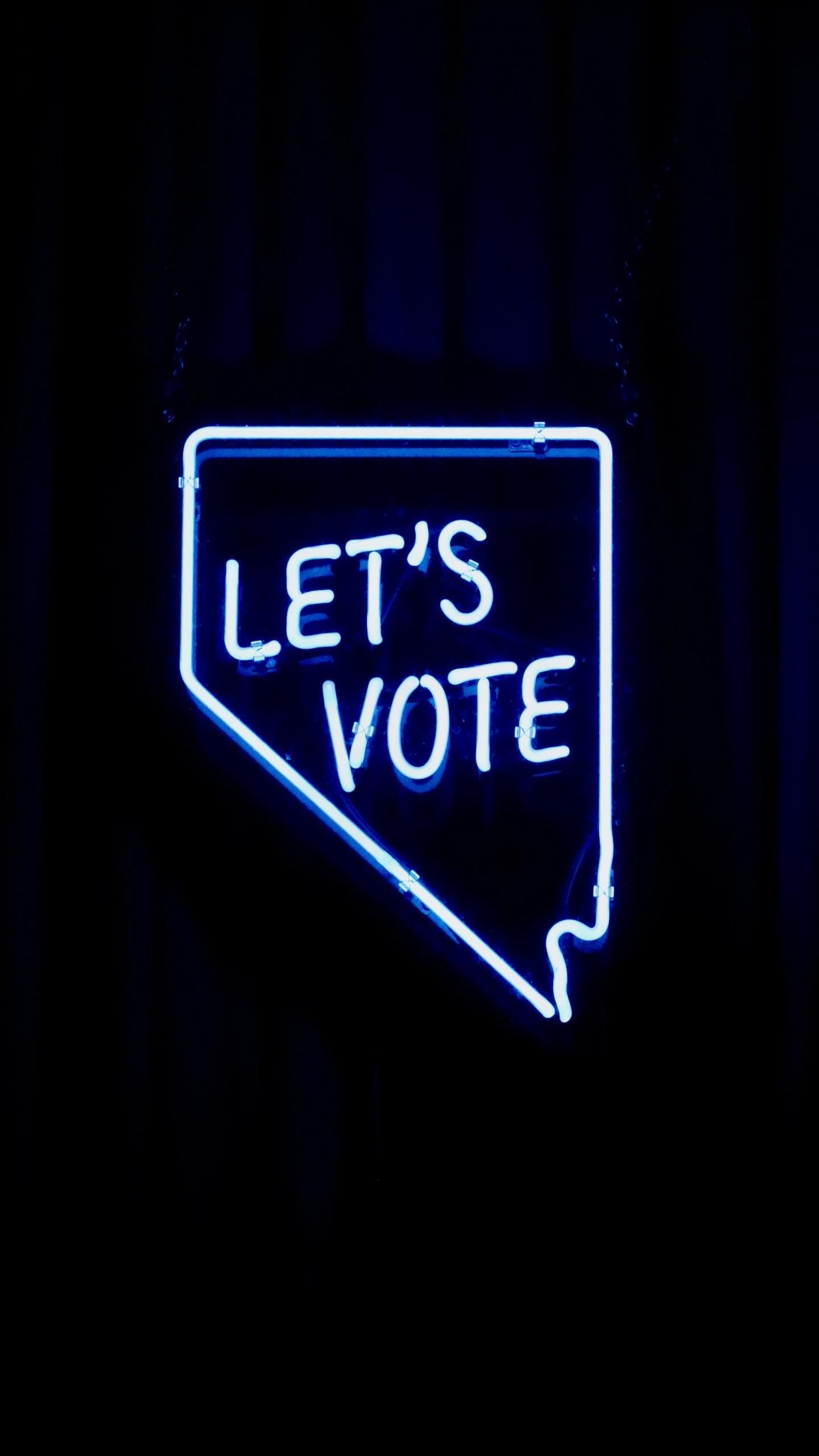 Scritta neon "Let's vote"