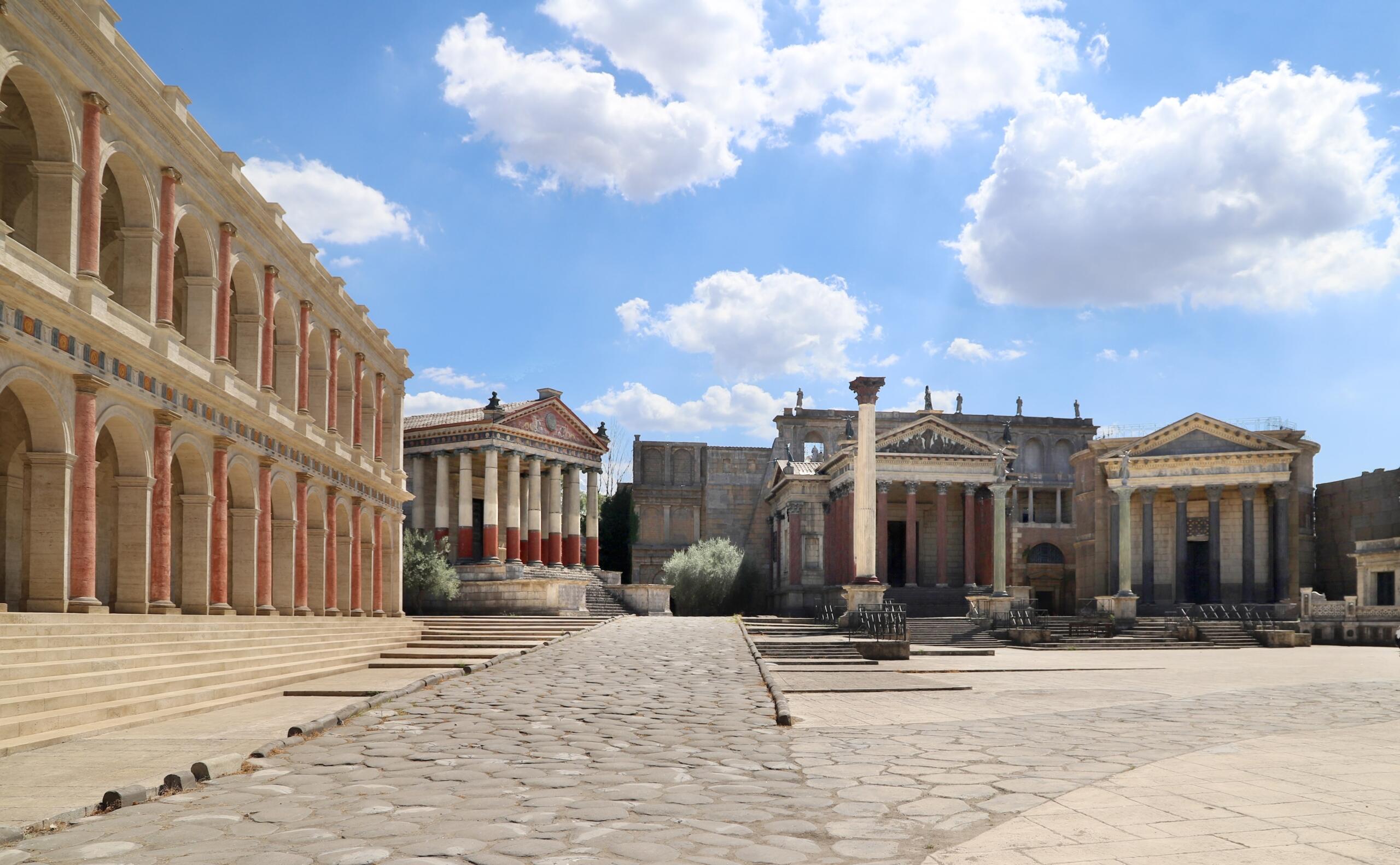 Un set ambientato nell'antica Roma a Cinecittà.