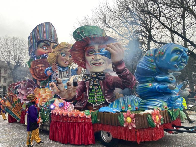 Oggi il carnevale è una festa molto amata.