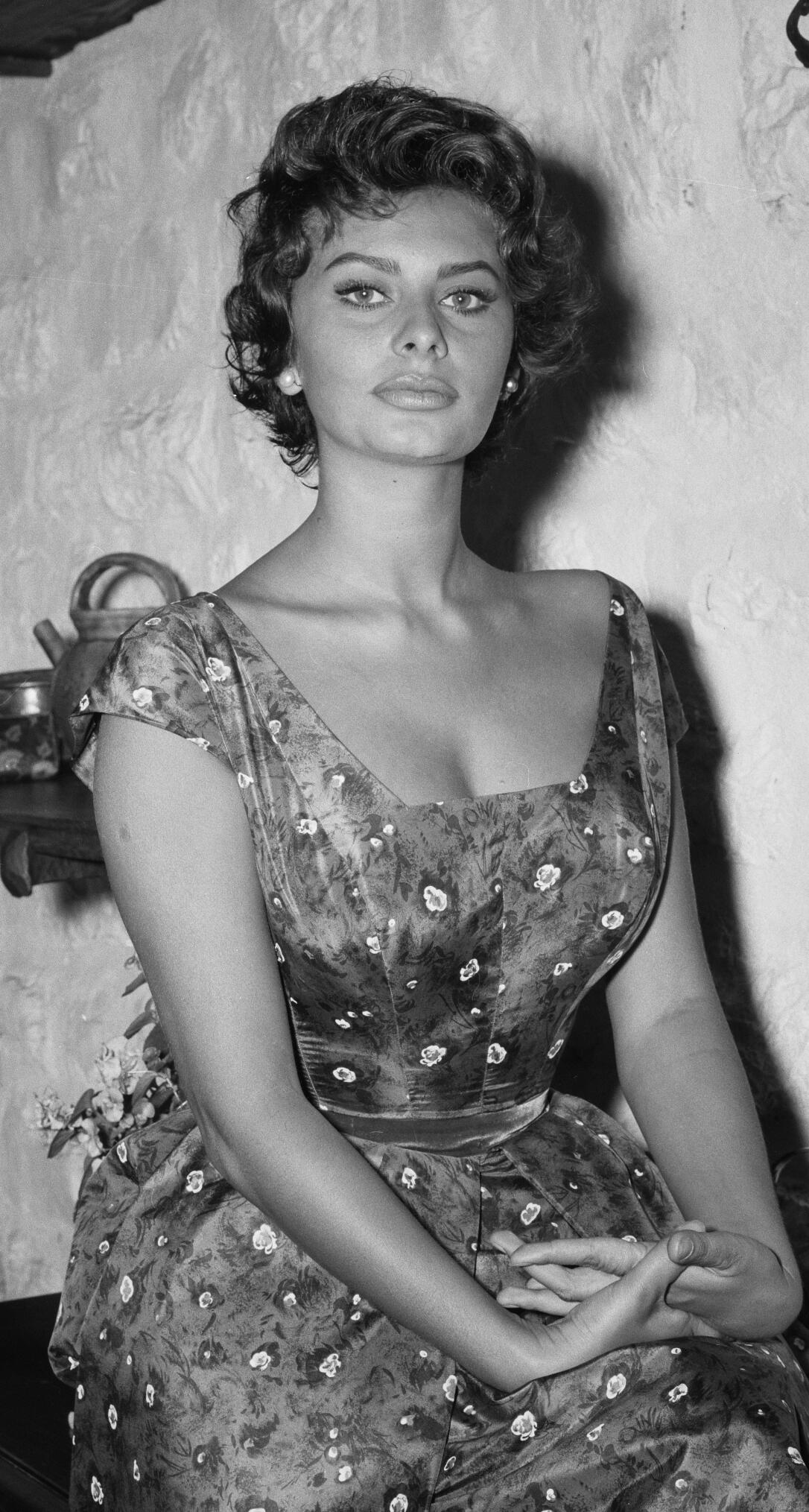 Sophia Loren in un ritratto in bianco e nero.