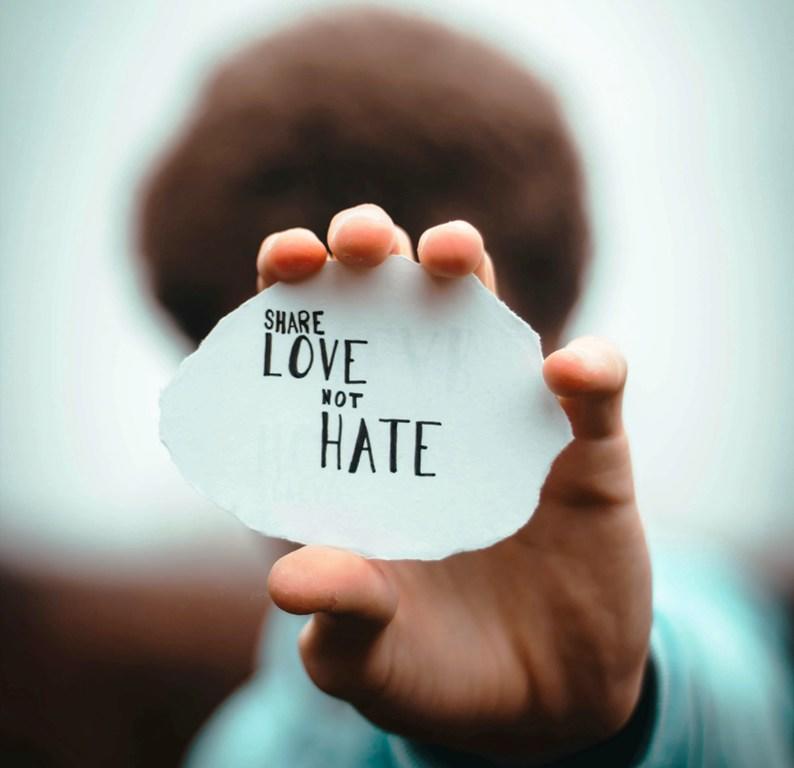 Il femminismo contemporaneo e l'odio online.