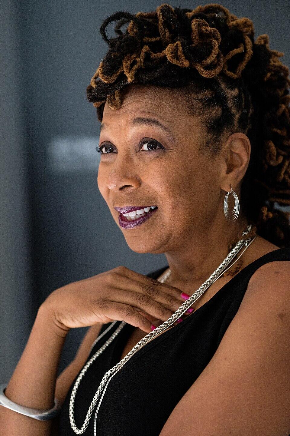 Kimberlé Crenshaw, madre del femminismo intersezionale.