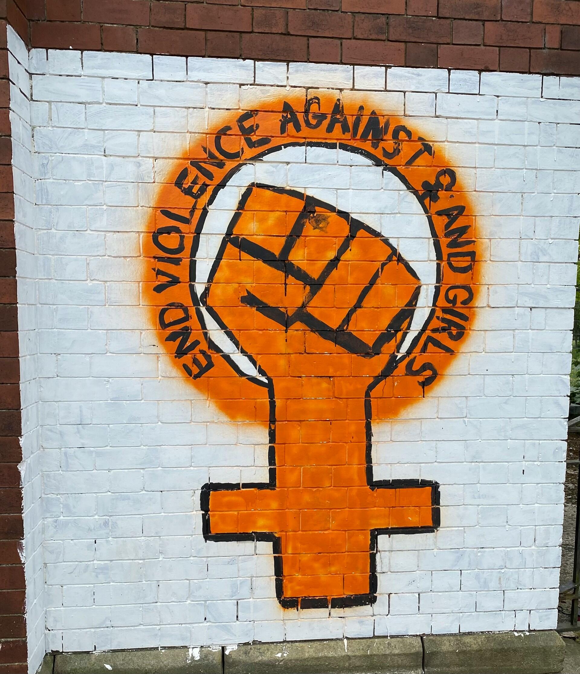 Murales per combattere la violenza di genere.