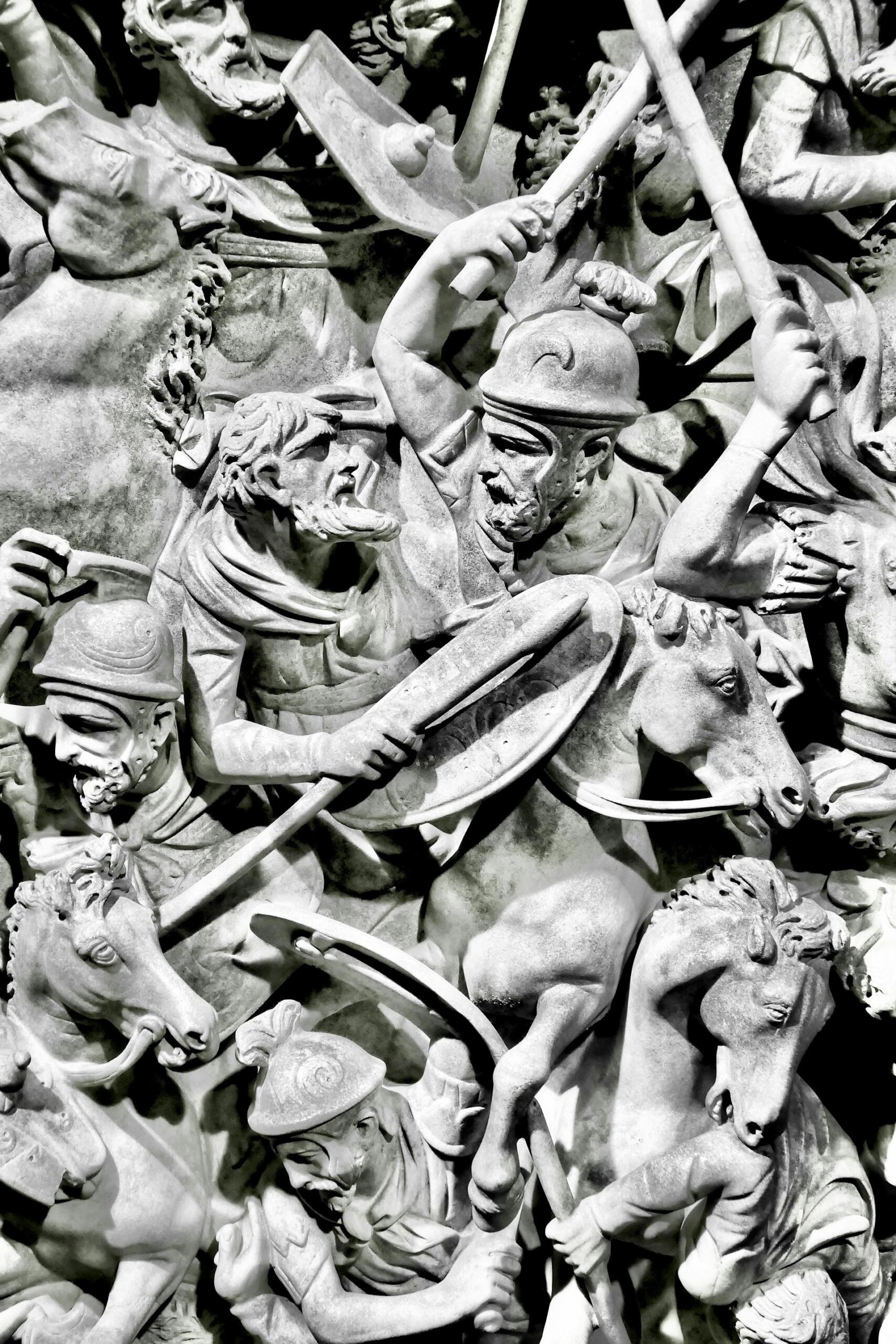 Un bassorilievo antico, ma meno antico dell'alfabeto latino!