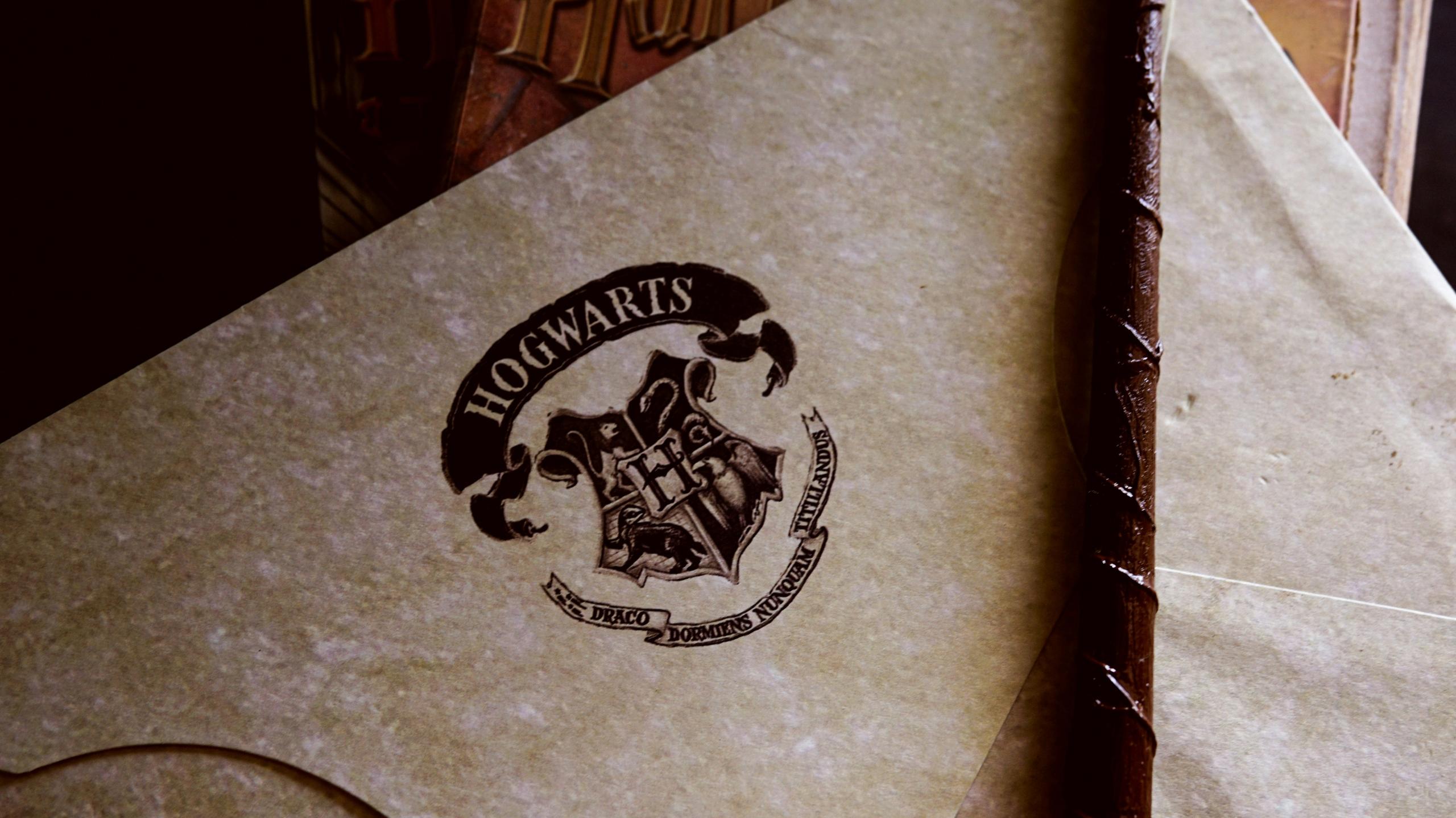Lettera con lo stampo dello stemma di Hogwarts.