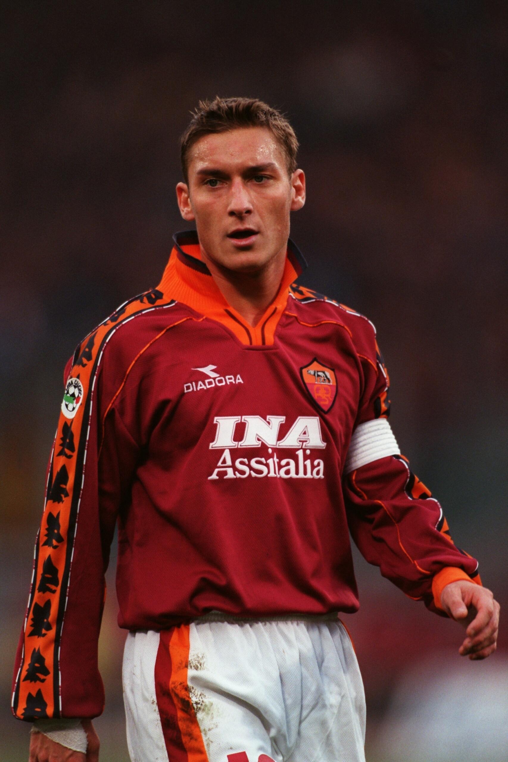Francesco Totti durante una partita di calcio.