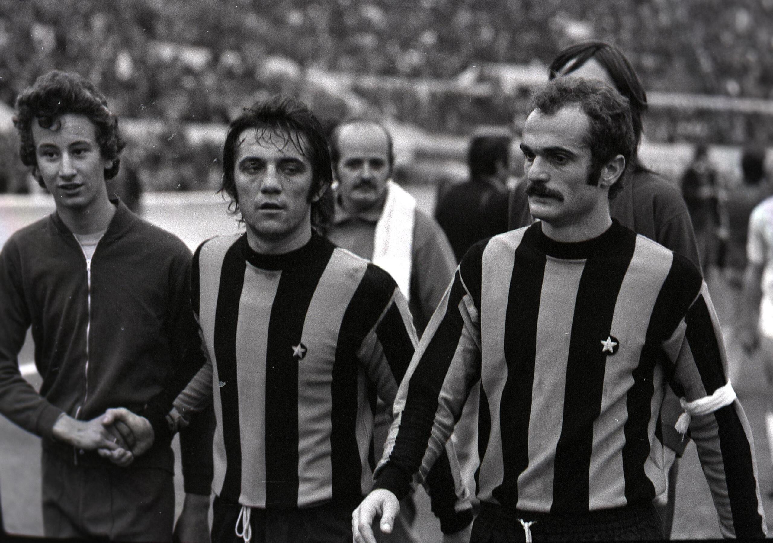 Sandro Mazzola in campo durante una partita.