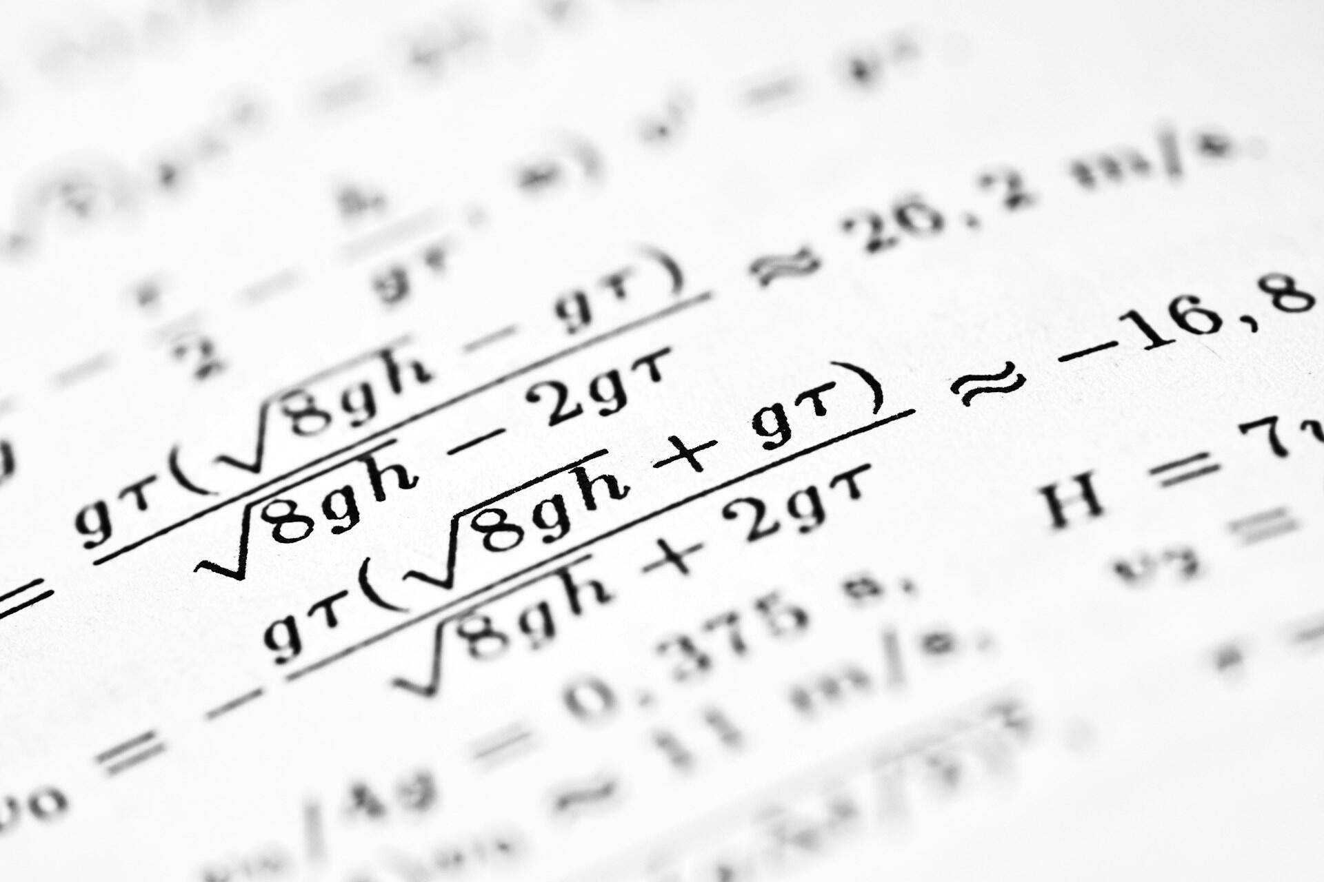 Calcoli di algebra ispirati a Euclide matematico.