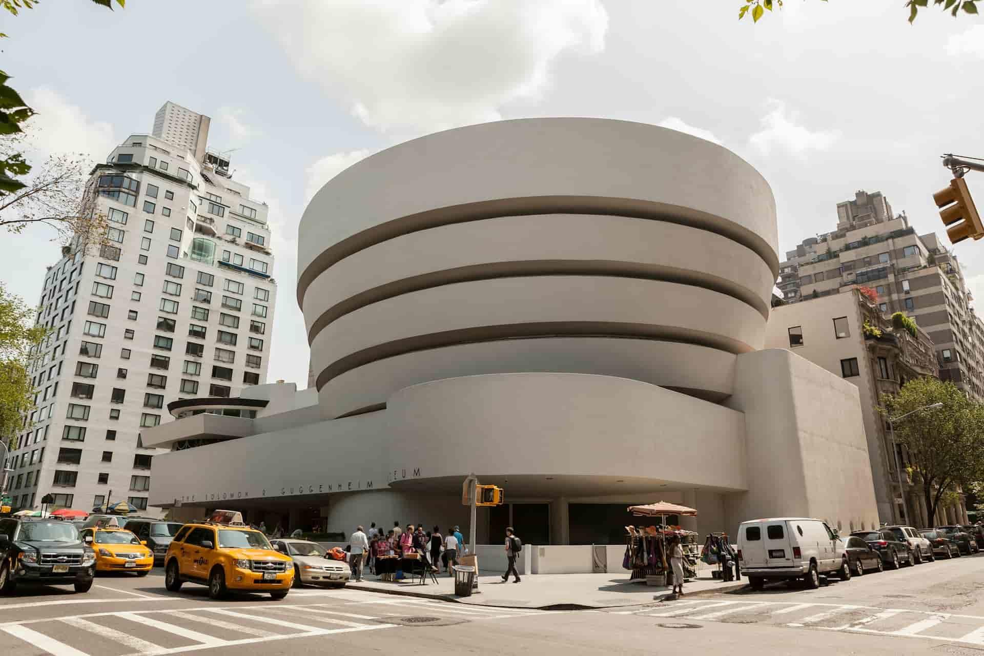 Il Guggenheim Museum di New York è un esempio di geometria complessa applicata all'architettura.
