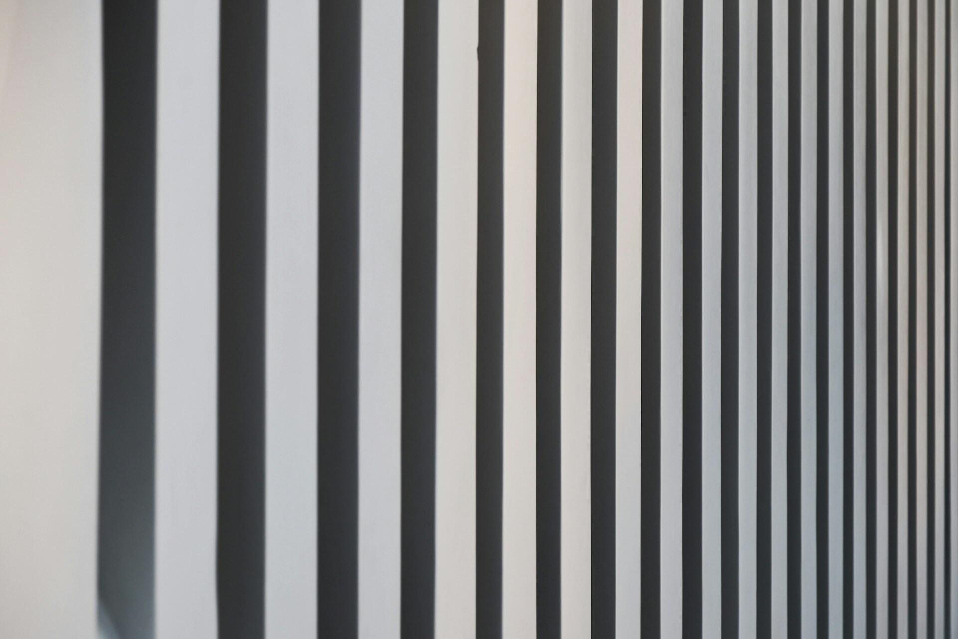 Linee parallele, protagoniste del postulato di Euclide matematico.