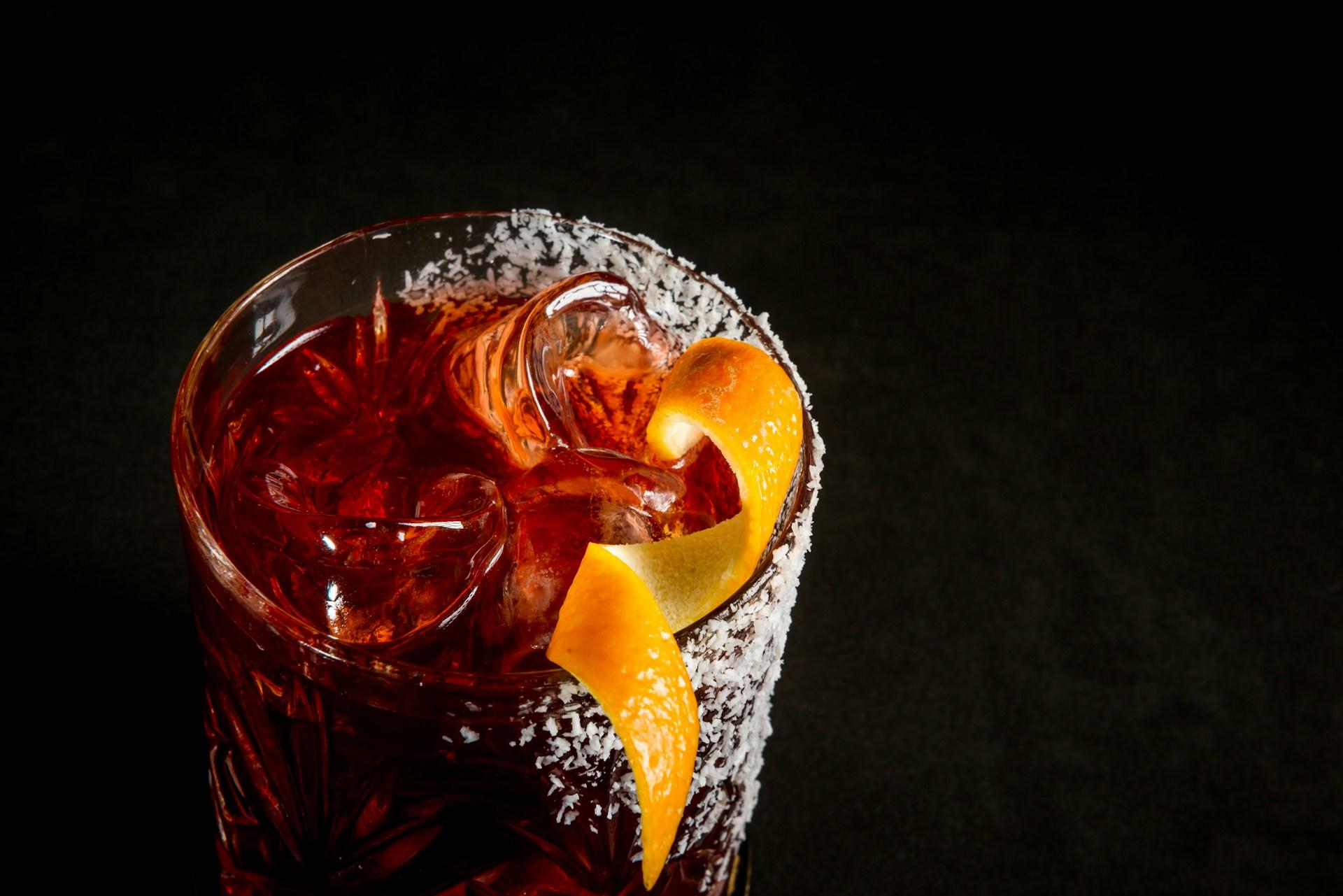 barman e cocktail festivi