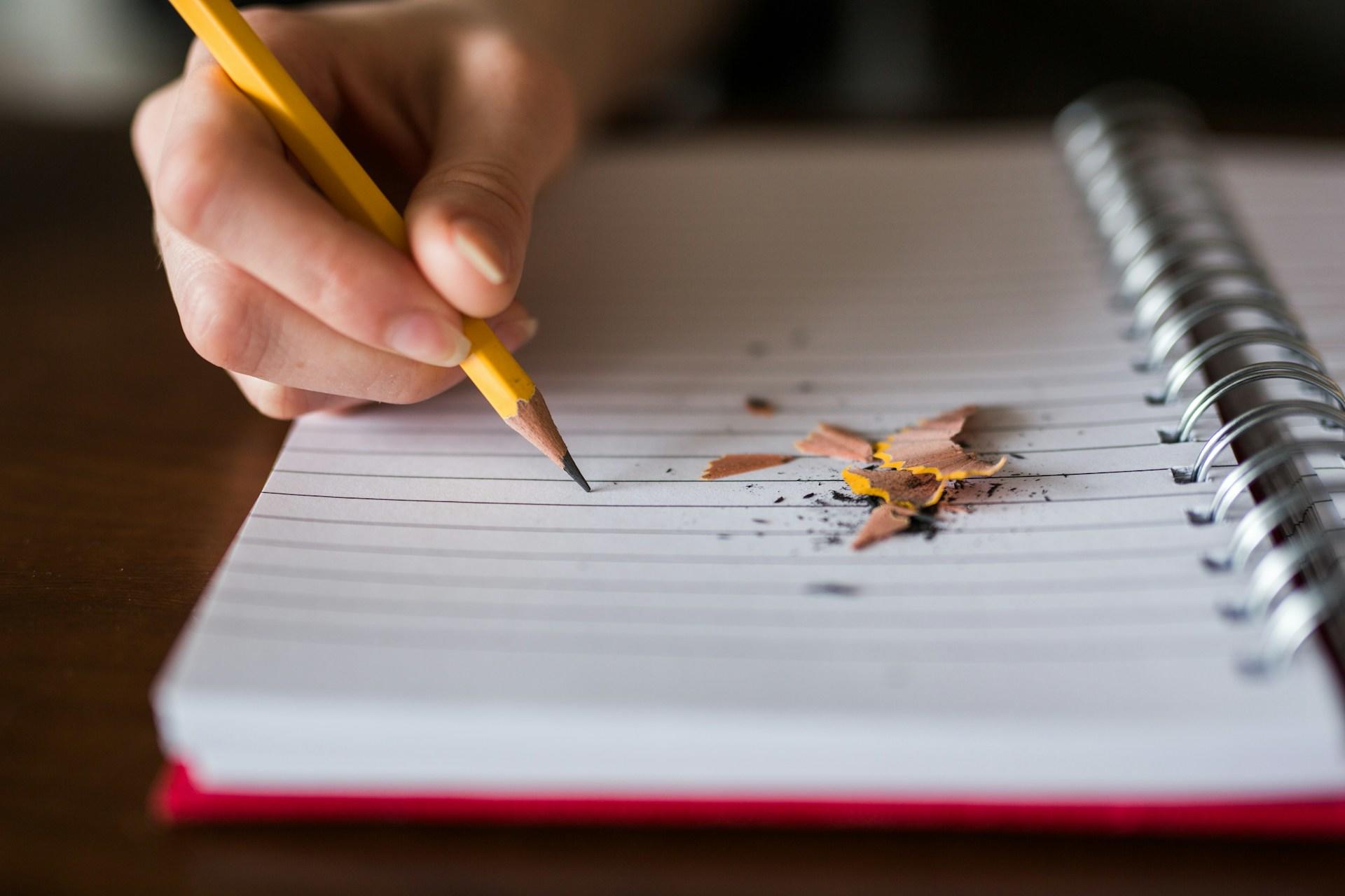 La scrittura di una sceneggiatura in tre atti.
