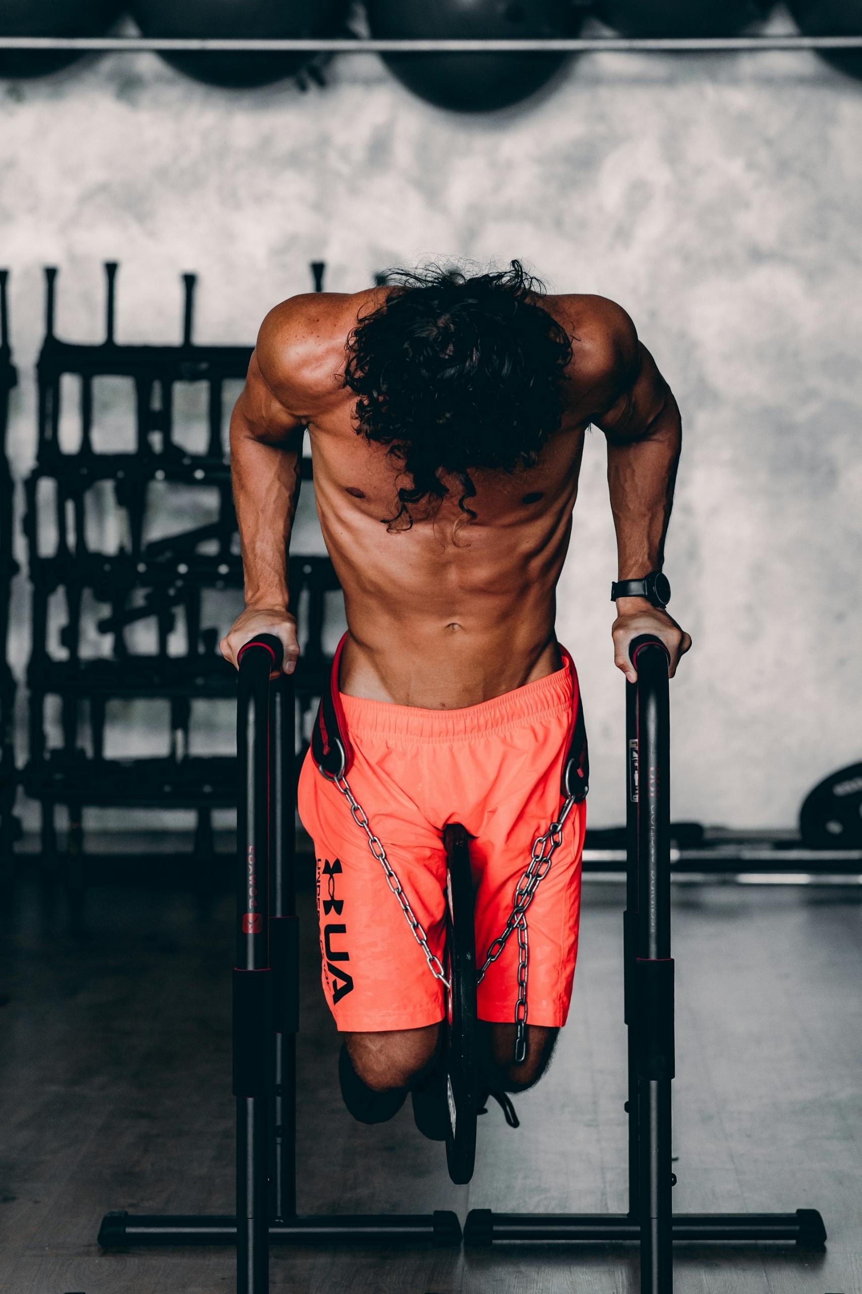 allenare il corpo per aumentare la forza e la resistenza