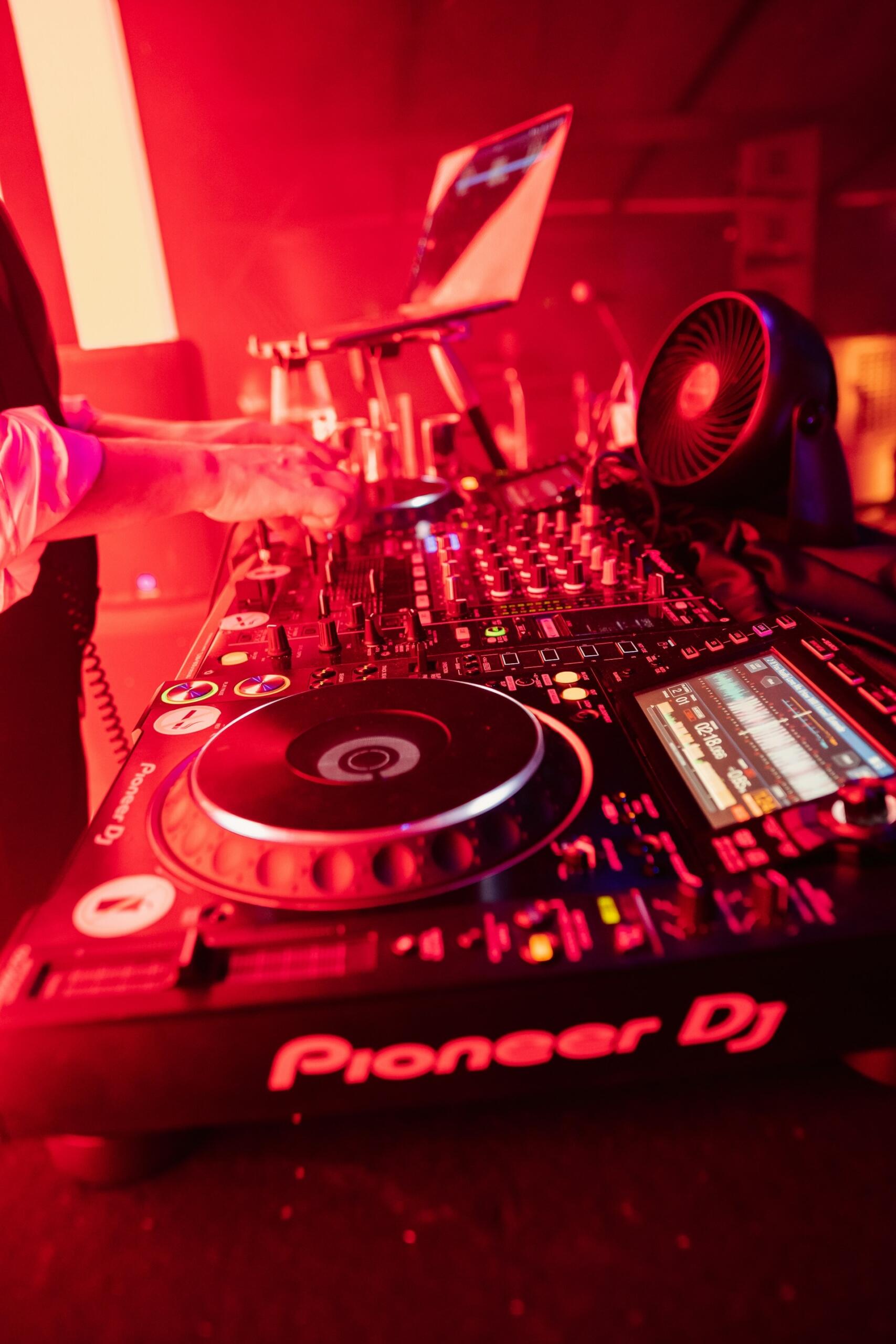 seguire corsi dj a Napoli con Superprof