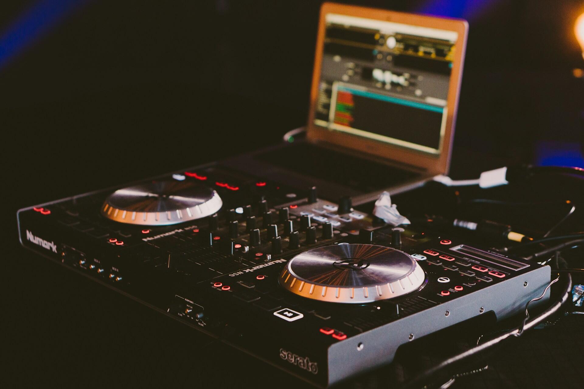 formazione per diventare dj: rivolgiti a Superprof!