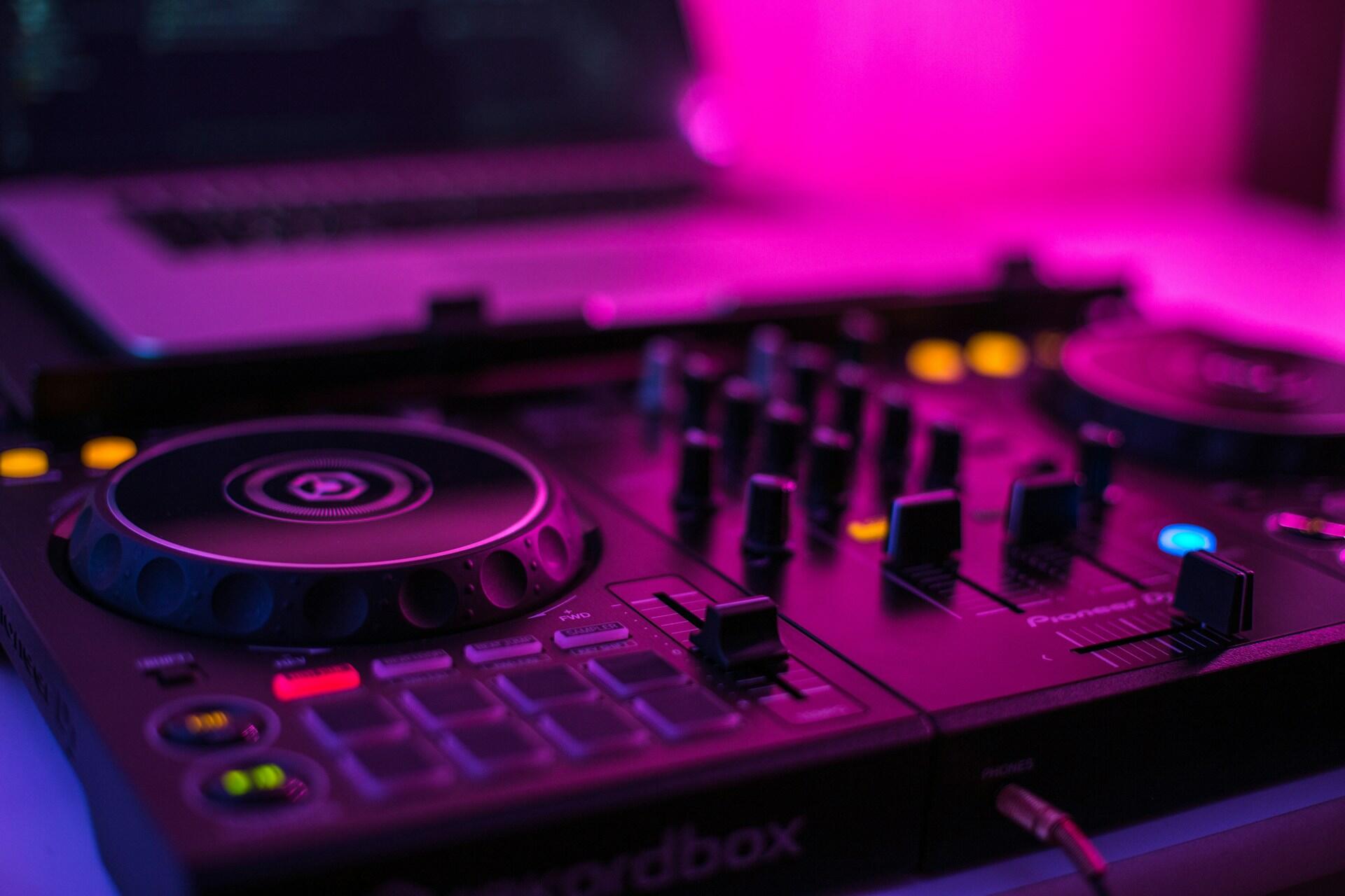 dove formarsi per diventare dj a Palermo? Rivolgiti a Superprof!