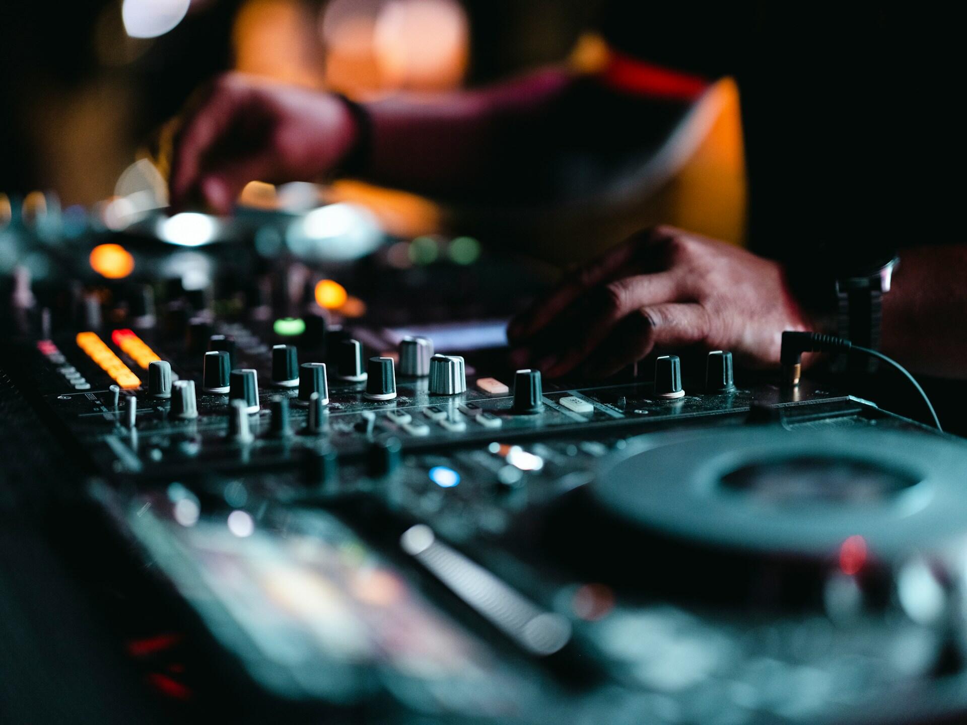 arte di mixare e strumenti necessari