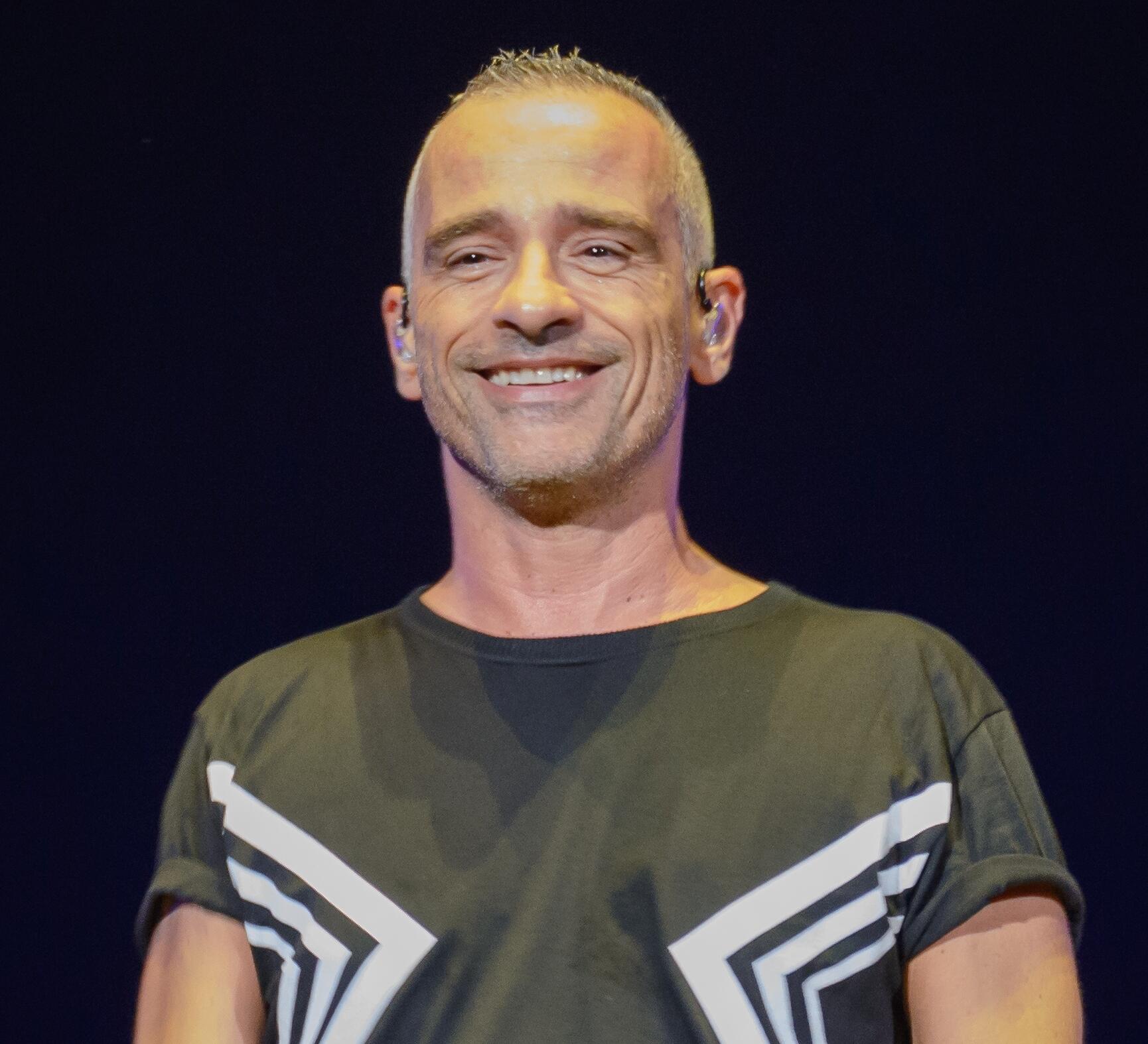 Eros Ramazzotti, interprete di molte canzoni italiane da karaoke.